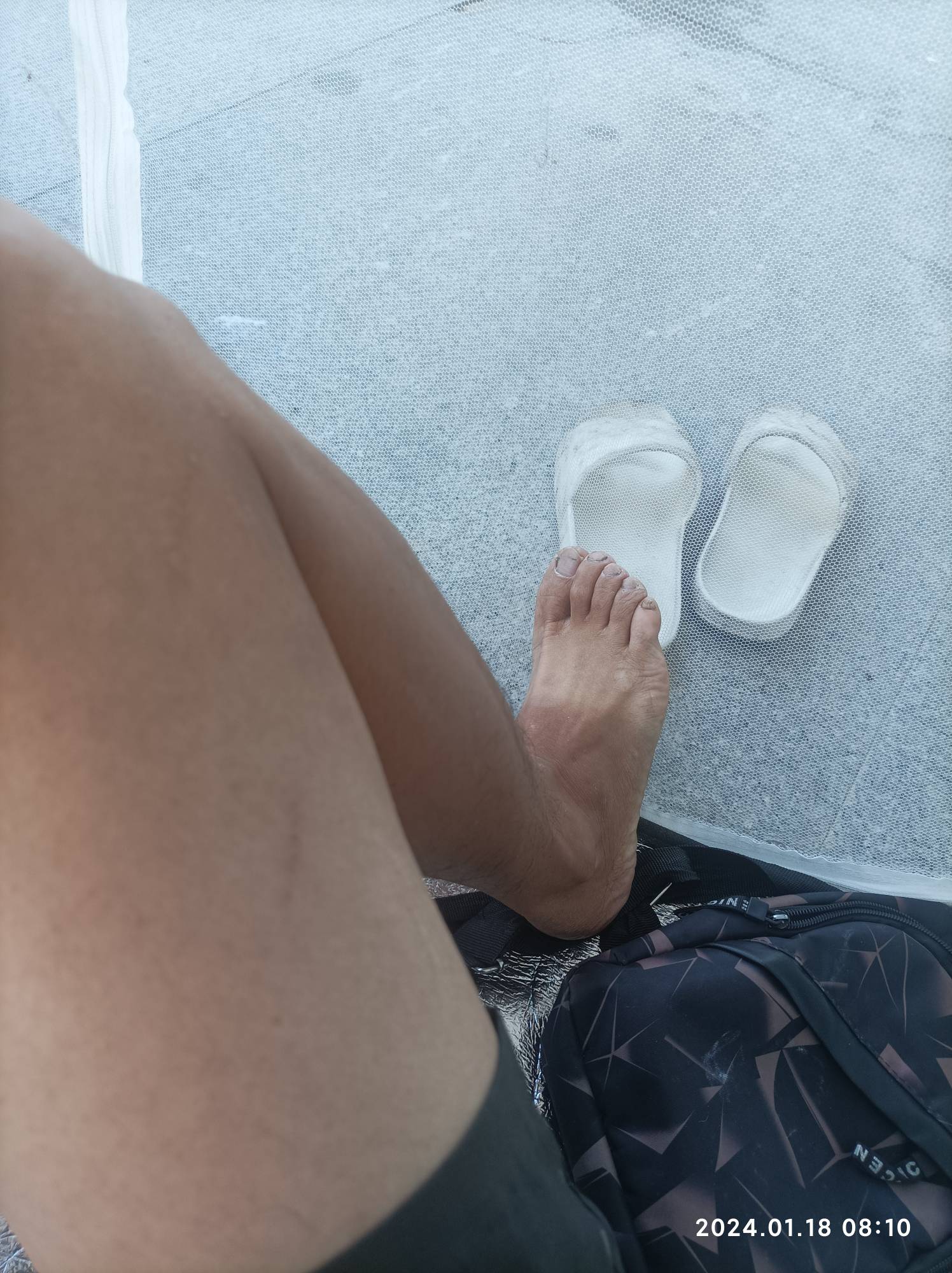 这是那位挂壁老哥，

64 / 作者:卡农ggggg / 