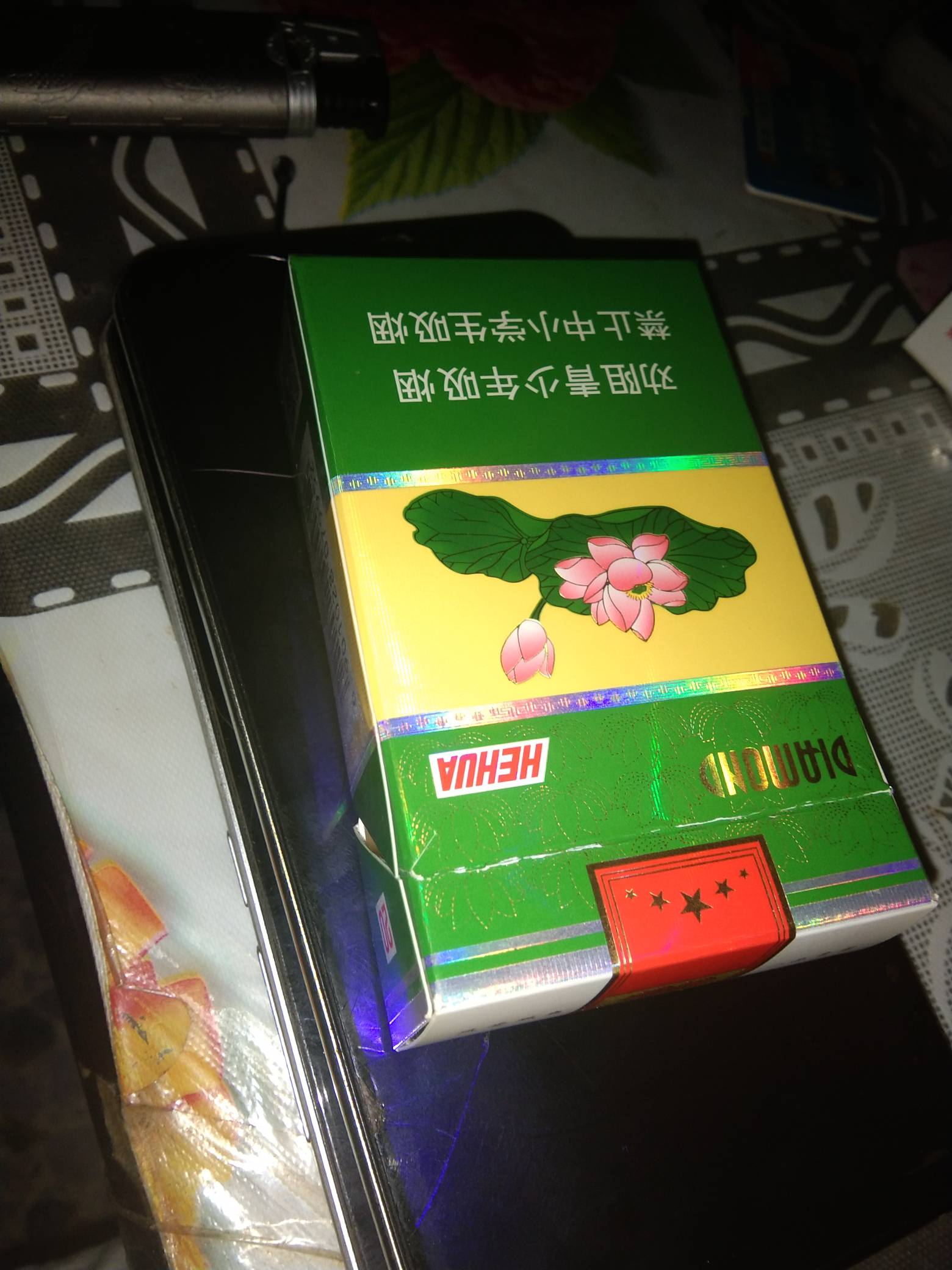 这烟好抽不？刚刚上网一个D毛塞给我的 让我带他吃了两把鸡

30 / 作者:七a七 / 