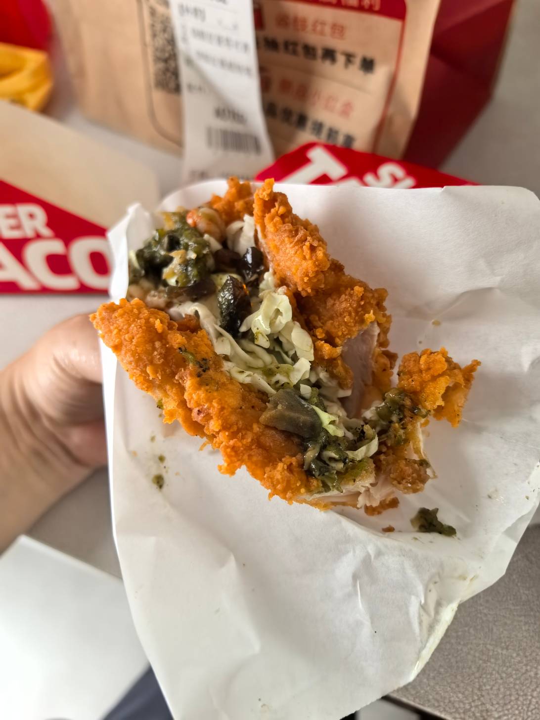 今天第一次吃肯德基的塔克 我觉得不太好吃 里边竟然还加有皮蛋 你们