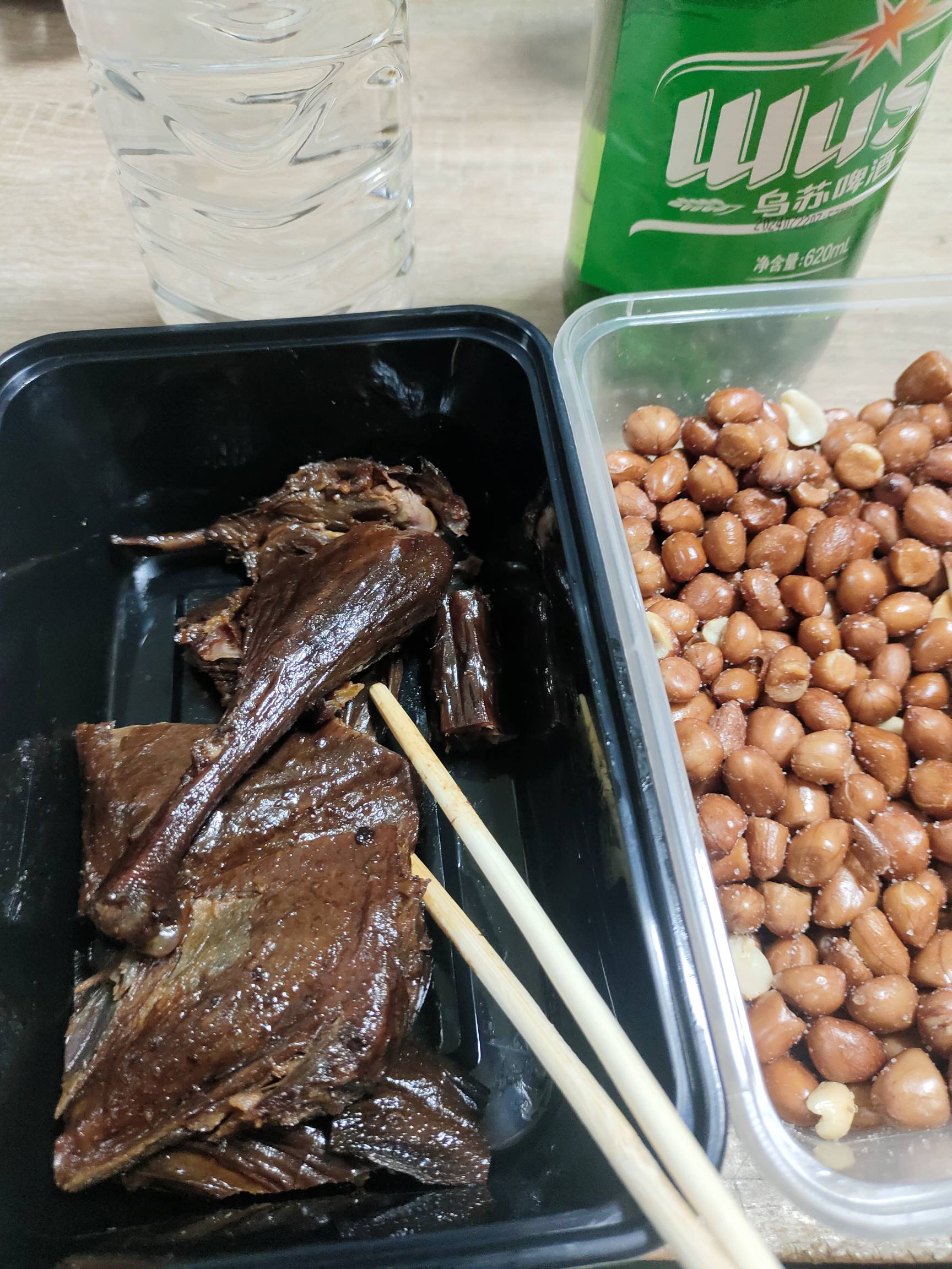 这个湖南酱板鸭真的是绝       以前没发现     不知道正宗的是什么味道

39 / 作者:倚门望行人 / 