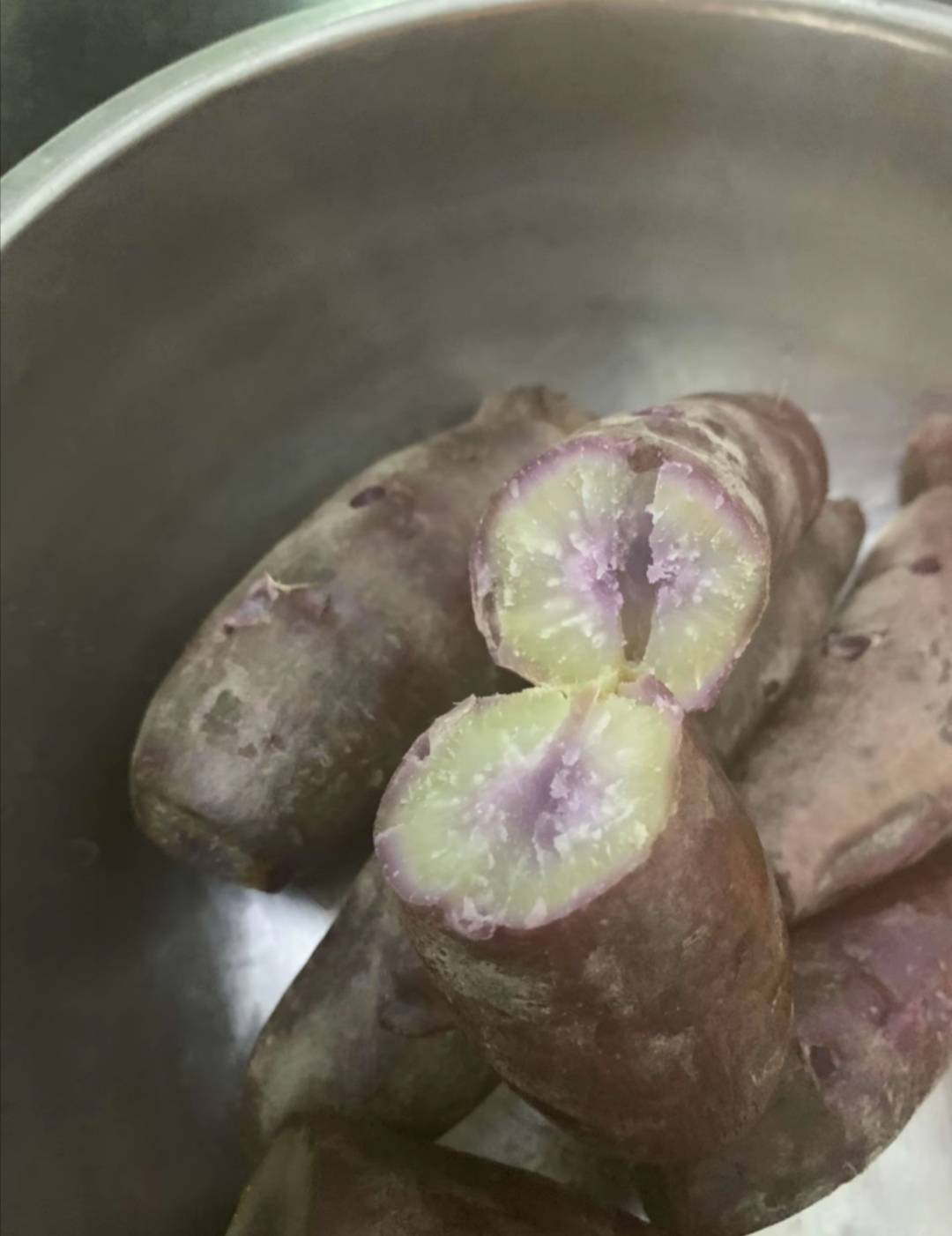 第一次吃这种冰淇淋番薯。糯叽叽的好吃管饱

70 / 作者:凤鸣 / 