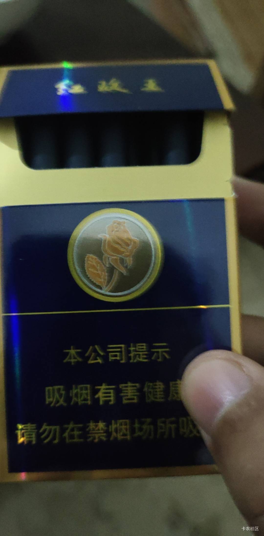 挂壁老哥只能抽这种烟了

29 / 作者:眼镜哥的渣嘿龙爪手 / 