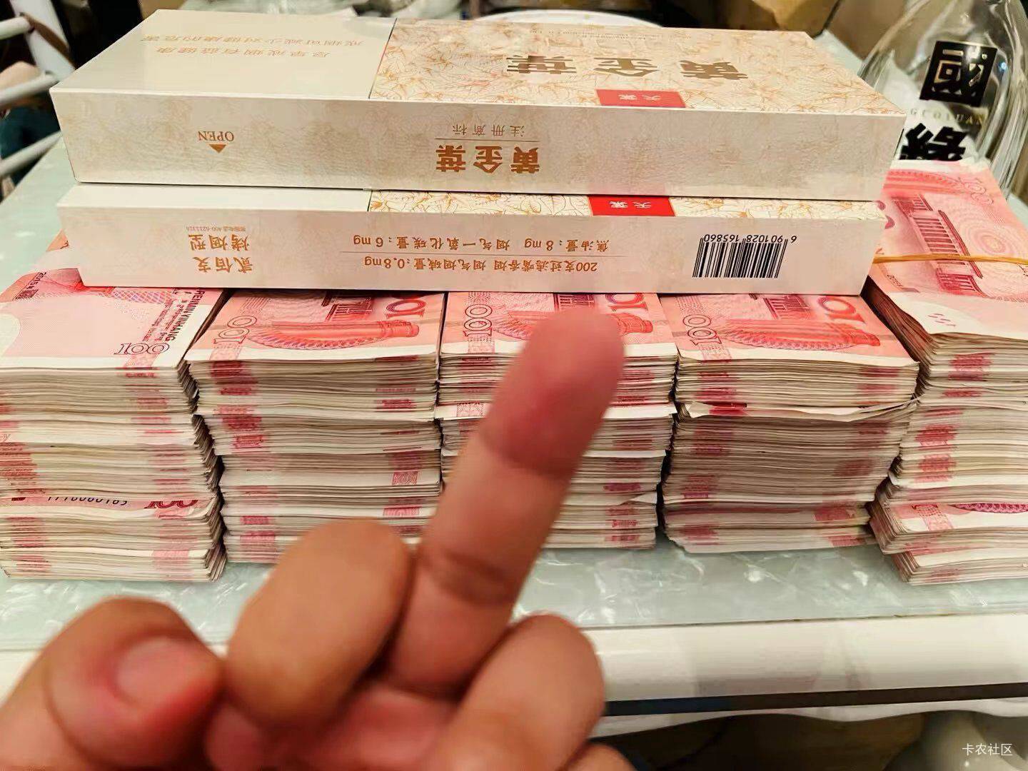 不知道楼下那个在秀什么？

26 / 作者:卡农大发财 / 