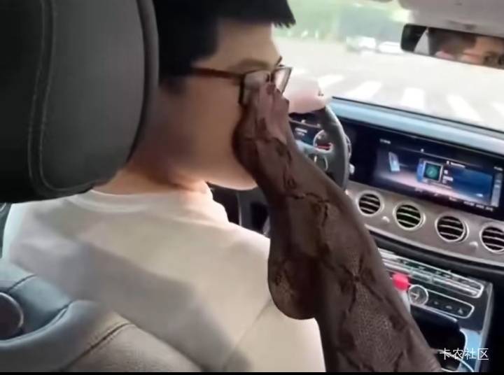 md  没移动卡  又看你们发大财
   我透你的

16 / 作者:多次拒绝菲菲 / 