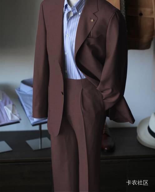 今天专门起了个大早，把尘封已久的西装拿出来清洗一下，明天各大银行门口就会出现一堆89 / 作者:Habit / 