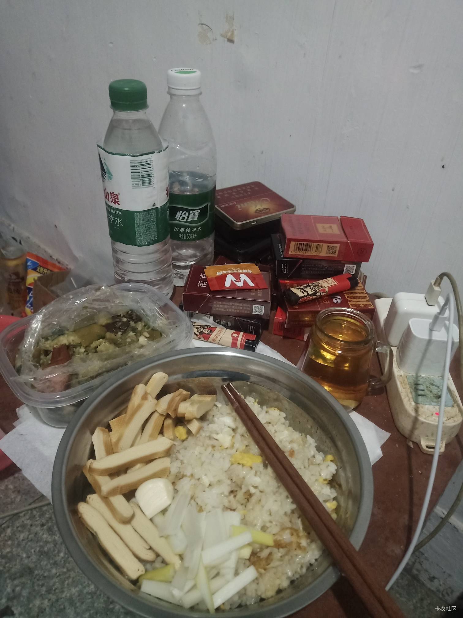 夜宵自制蛋炒饭来了，喝一杯睡觉，要的就是晕晕乎乎的感觉

67 / 作者:晒晒月亮 / 