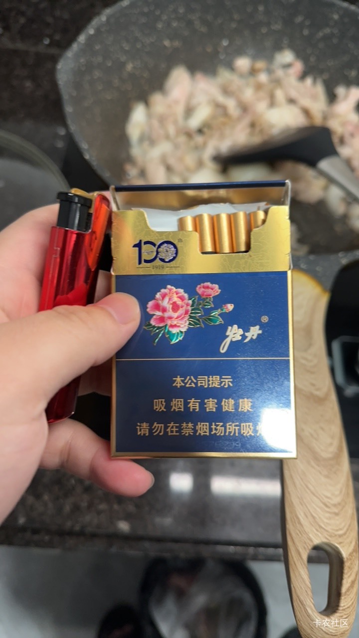 刚进货了3条，太好抽了，薅点羊毛买贵的烟来抽美滋滋


86 / 作者:潮汕陈奕迅 / 