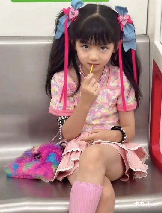 老哥们办了张xyk送到以前打工的黑厂去了，zz客服改了地址还按原来地址发，这下回去被77 / 作者:成都吴彦祖WYZ / 