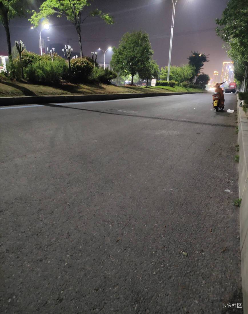 东莞下大雨了，在公园躲雨

79 / 作者:枫霜降 / 