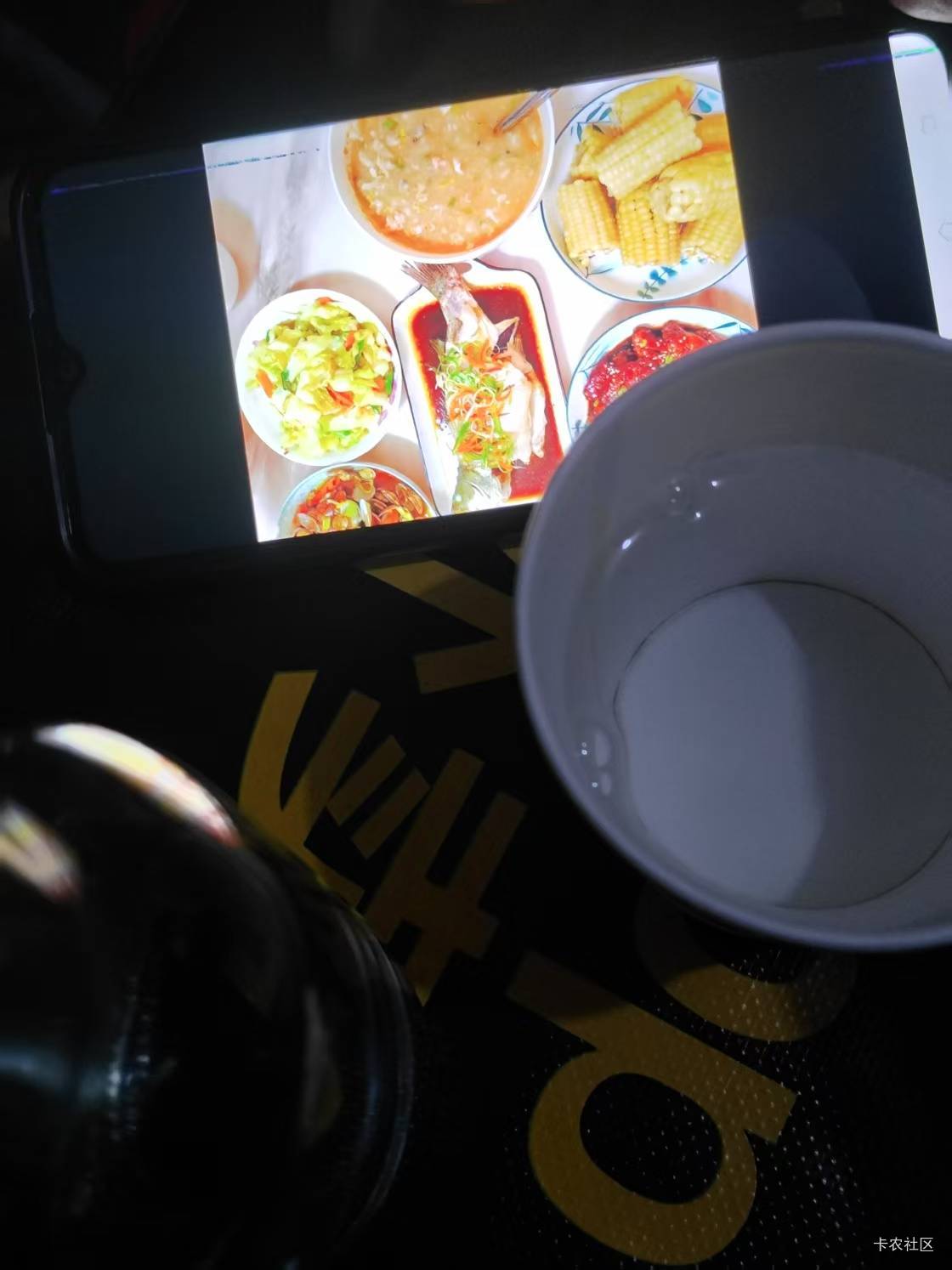 躺在床上仔细想想，人活着真不容易。复杂的社会，看不透的人心，放不下的责任，经历不10 / 作者:酒肉和尚 / 