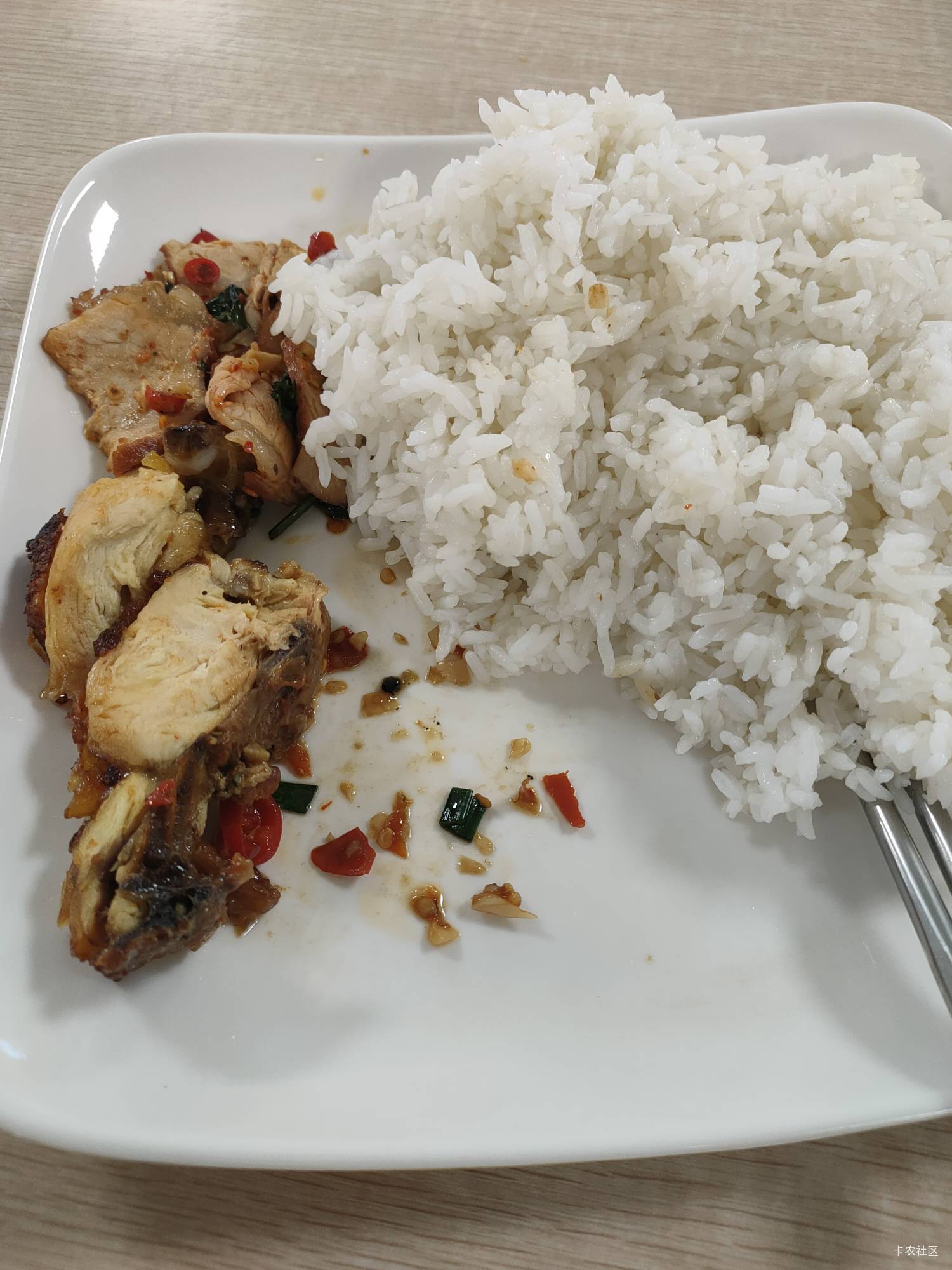 形象岗伙食还行吧老哥们

5 / 作者:回望Yuki / 