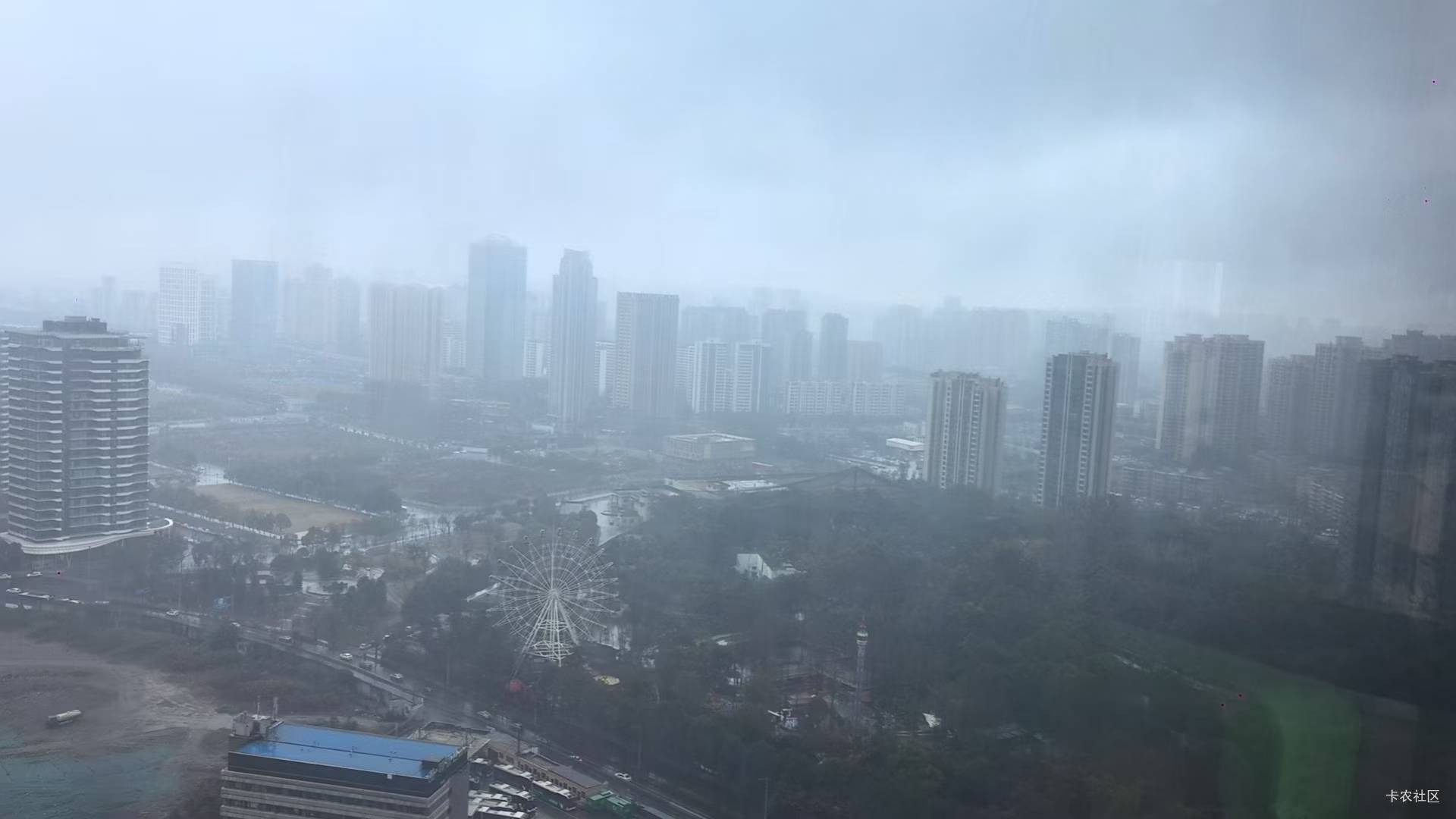 有大佬知道只凭两张图，能分辨出这人住哪里吗，有个骗子说帮安排工作骗了我家20多个，82 / 作者:111ghjj / 