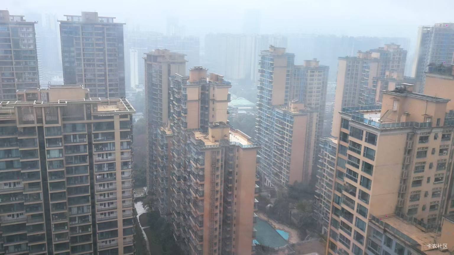 有大佬知道只凭两张图，能分辨出这人住哪里吗，有个骗子说帮安排工作骗了我家20多个，80 / 作者:111ghjj / 
