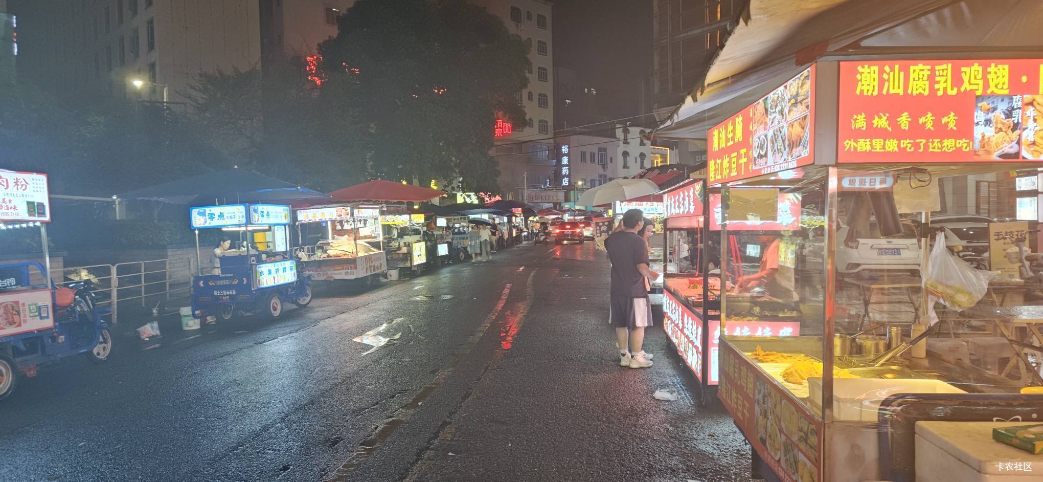 从直播电商开始，老年人都会网购之后，除了吃的，街上卖家用品，衣服的商铺，摆摊都少82 / 作者:桃园三坑刘阿满 / 