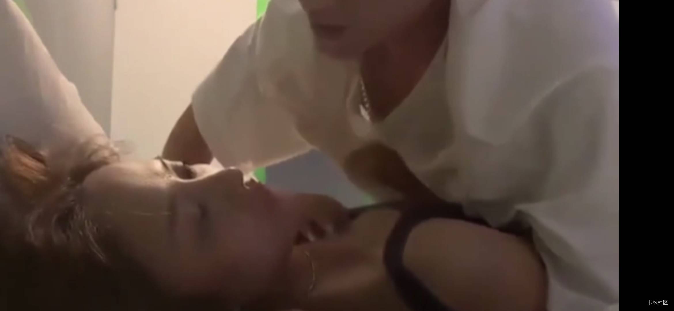 我和一对夫妻同租，她老公的上白班 ，她上夜班，周日我休息的时候，她上完夜班穿着睡89 / 作者:阿同特no / 