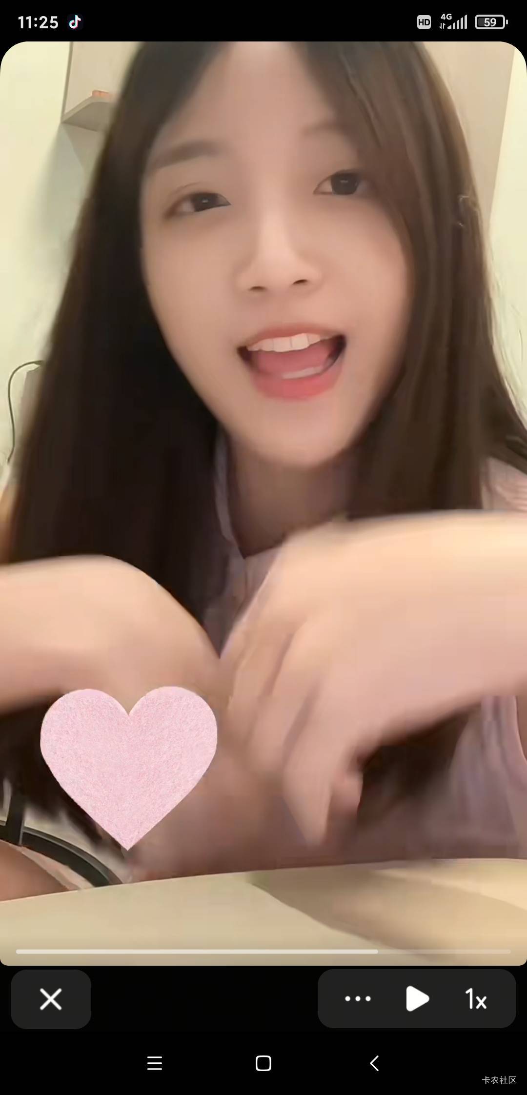 刷到前女友抖音
读书的时候谈的
分手三年了

6 / 作者:桃园三坑刘阿满 / 
