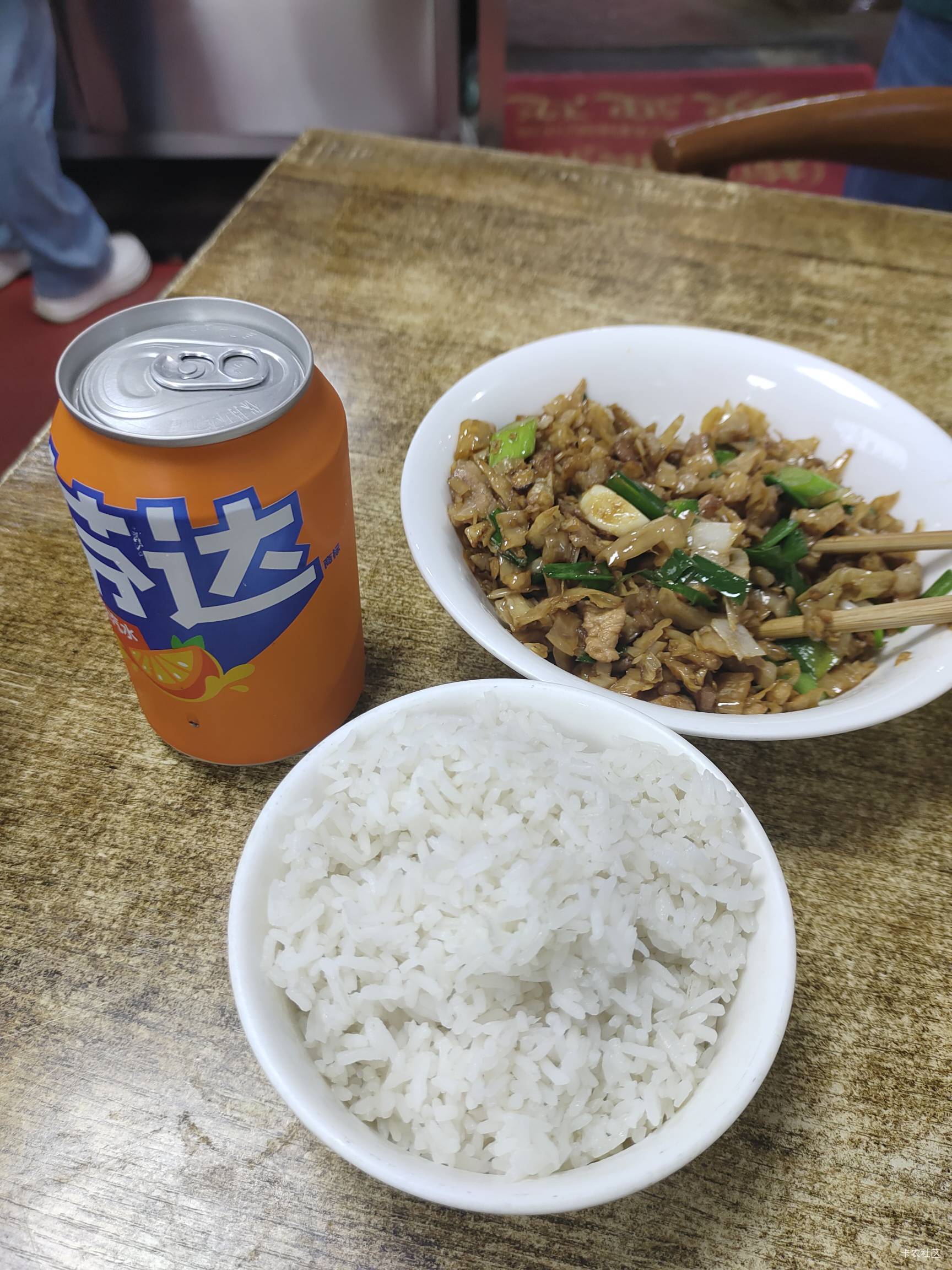 来长沙了，又来吃辣椒炒肉盖码饭，站着吃的

24 / 作者:菲菲飞呀飞 / 