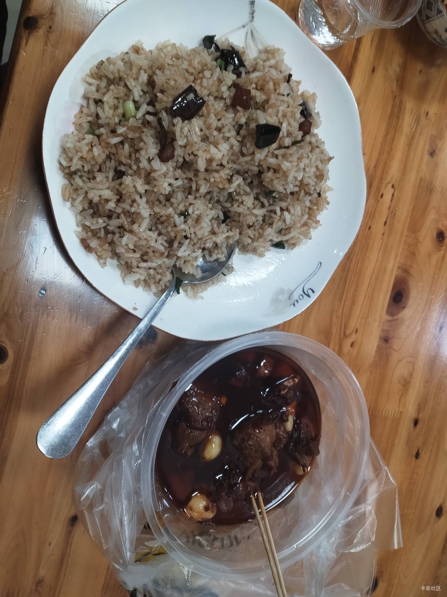 八块钱炒饭，三块钱辣子鸡。又是爽歪歪的一天

63 / 作者:yb230102 / 