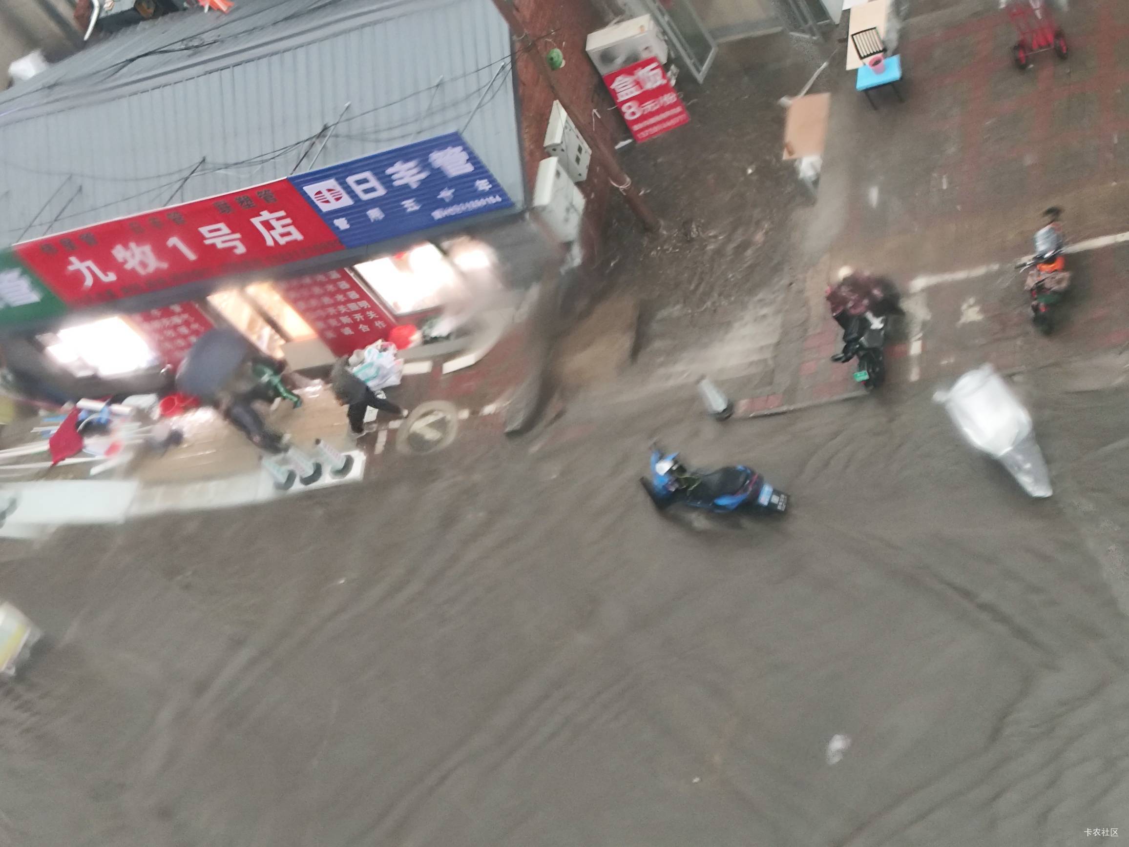 这雨下的真大 

38 / 作者:战神迪迦奥特曼 / 