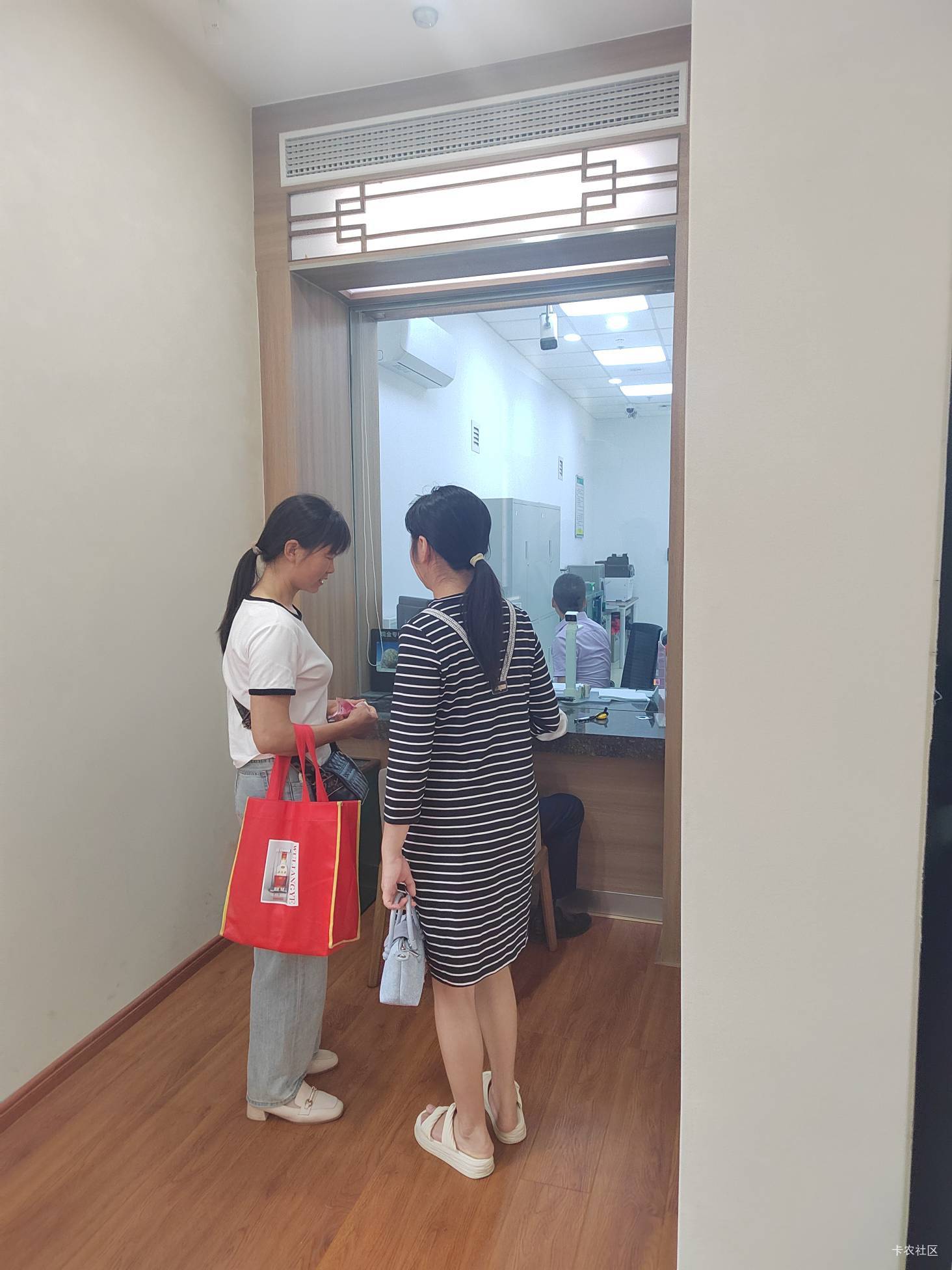 兄弟们到了，取蛇钞啦


96 / 作者:路人C / 