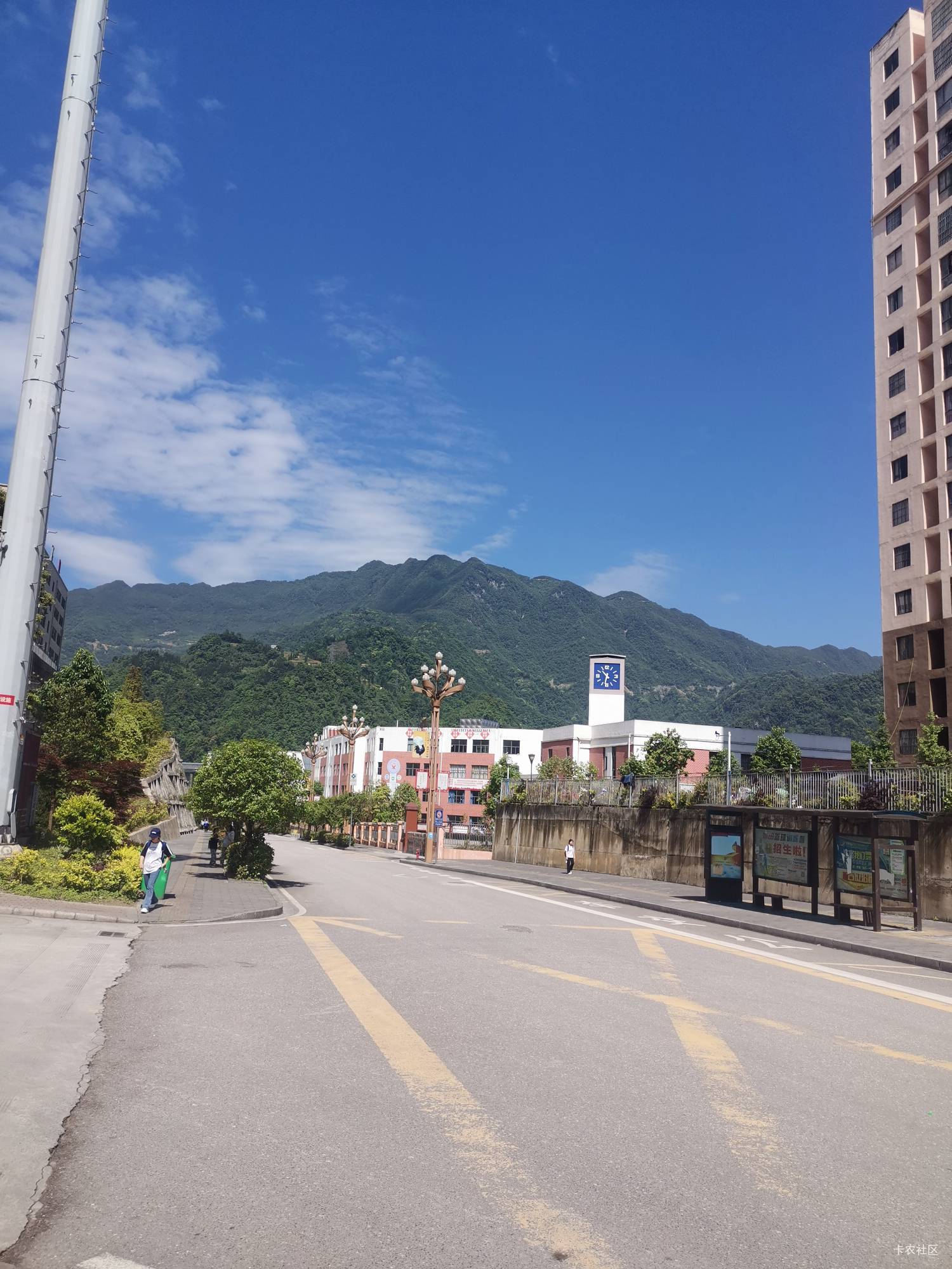 云南最不缺的就是高山 动辄几千米高

53 / 作者:昂xo123 / 