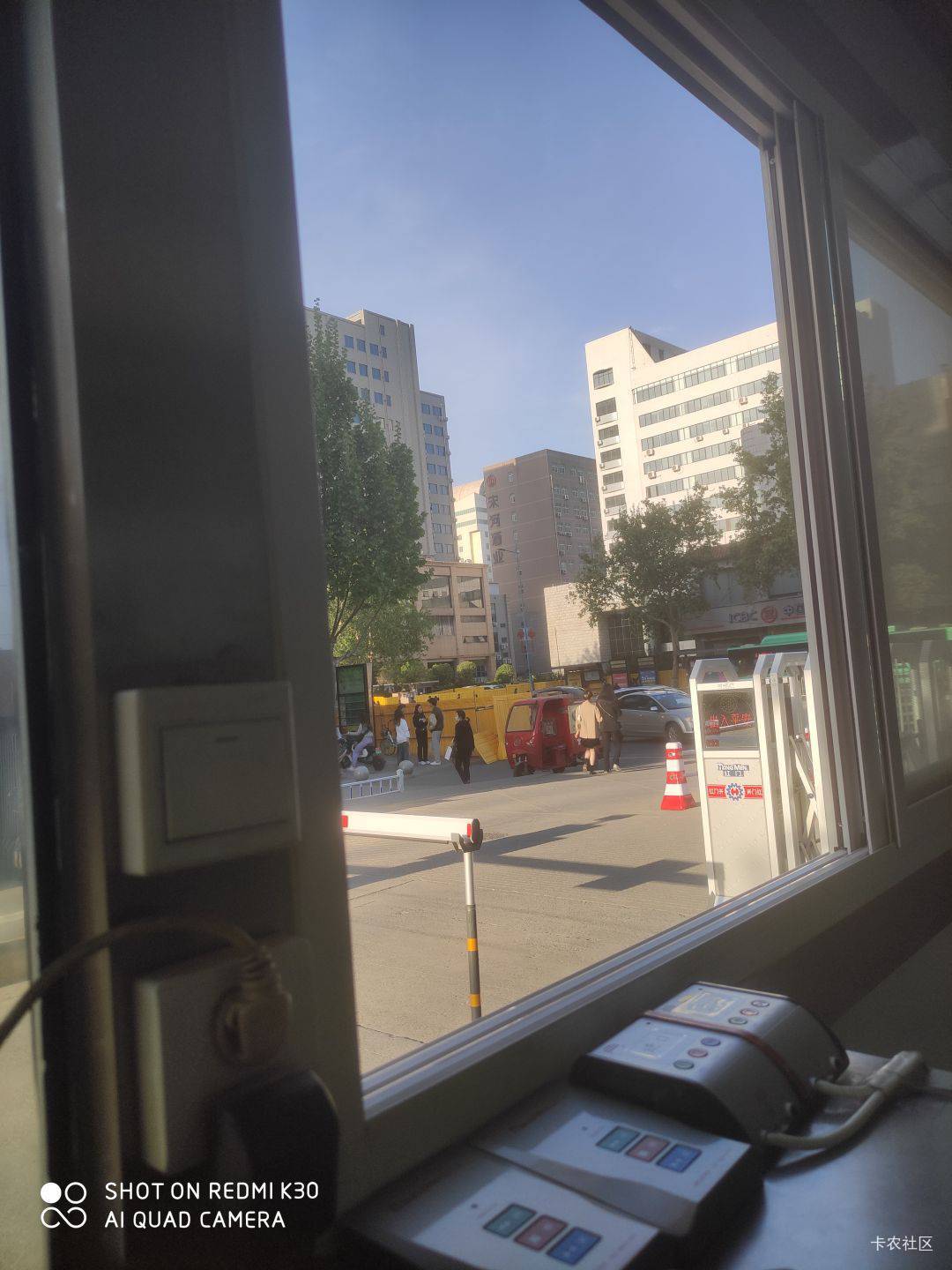 当保安的第四天，昨天让同事大爷帮忙开了一户银河，刚收到资金账号，秒了。还有个大爷91 / 作者:推荐人:卡农 / 