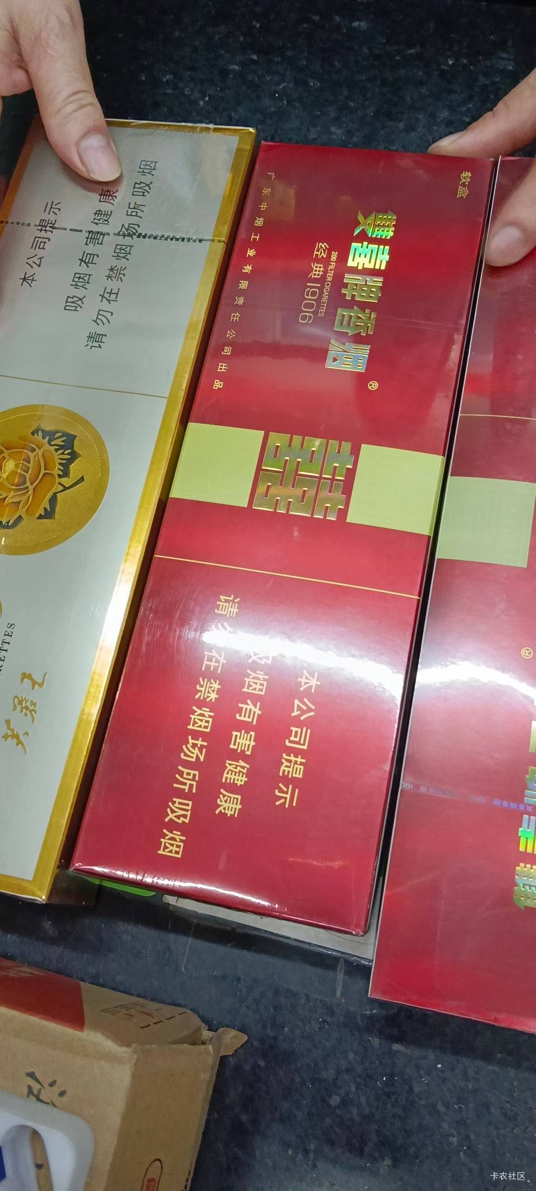 来帮朋友买烟了，老哥们都喜欢抽哪种

6 / 作者:扛不住了老哥们 / 