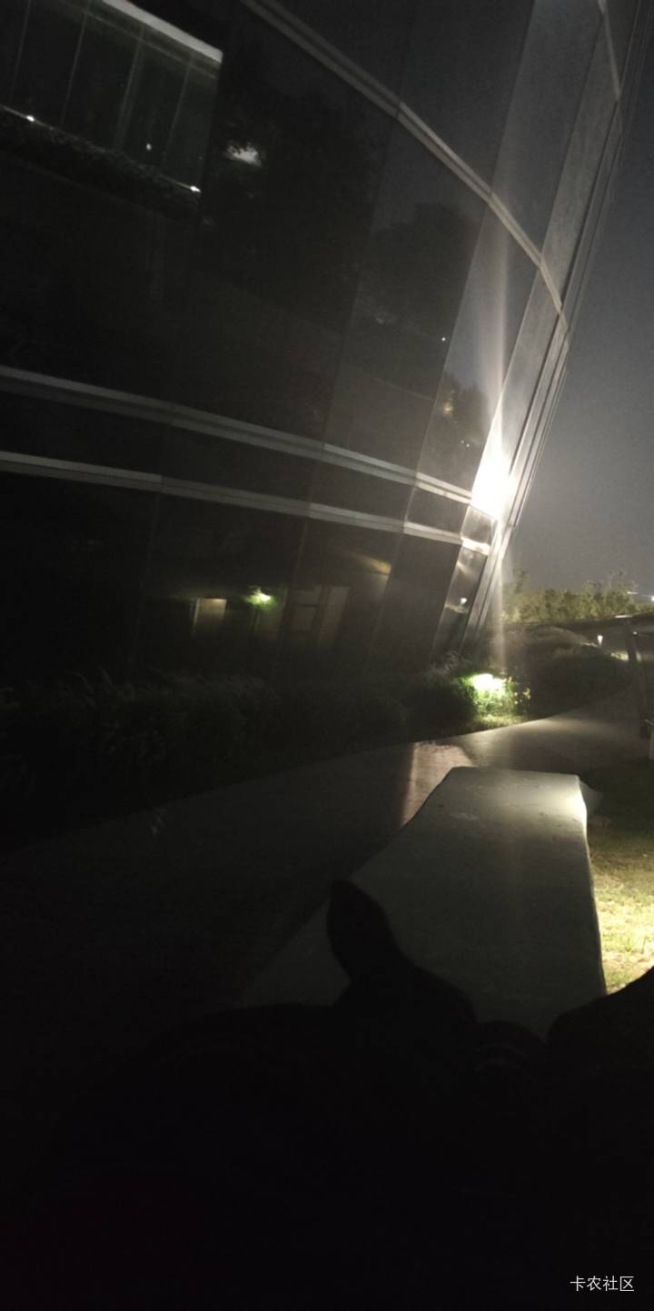 兄弟们躺下了

33 / 作者:露西亚的鱼 / 