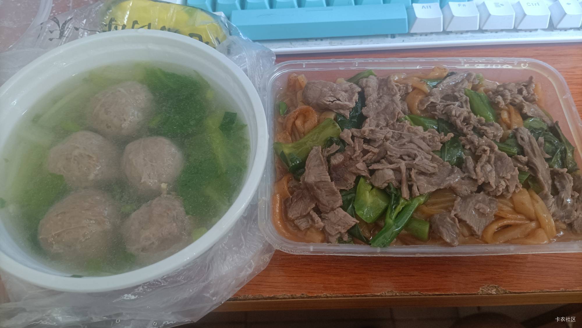 老哥们别赚钱了休息下吧。感谢小美的午餐

47 / 作者:毛毛爱撸 / 