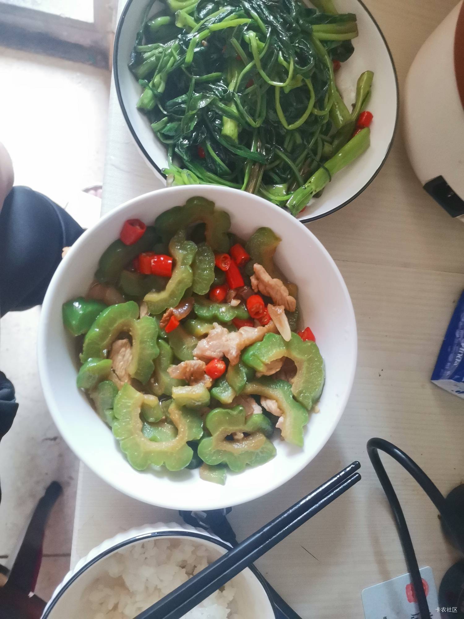 开吃，老哥们，一个多月没下厨，有点清淡，不过我做菜少放盐，毕竟清淡可以吃，咸了真66 / 作者:保安丶丶 / 
