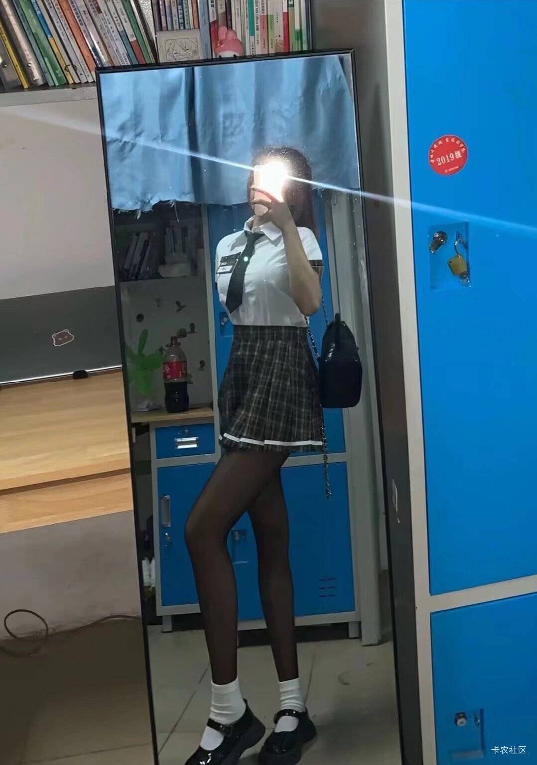 没钱出来活动一下



4 / 作者:服饰币子弹 / 