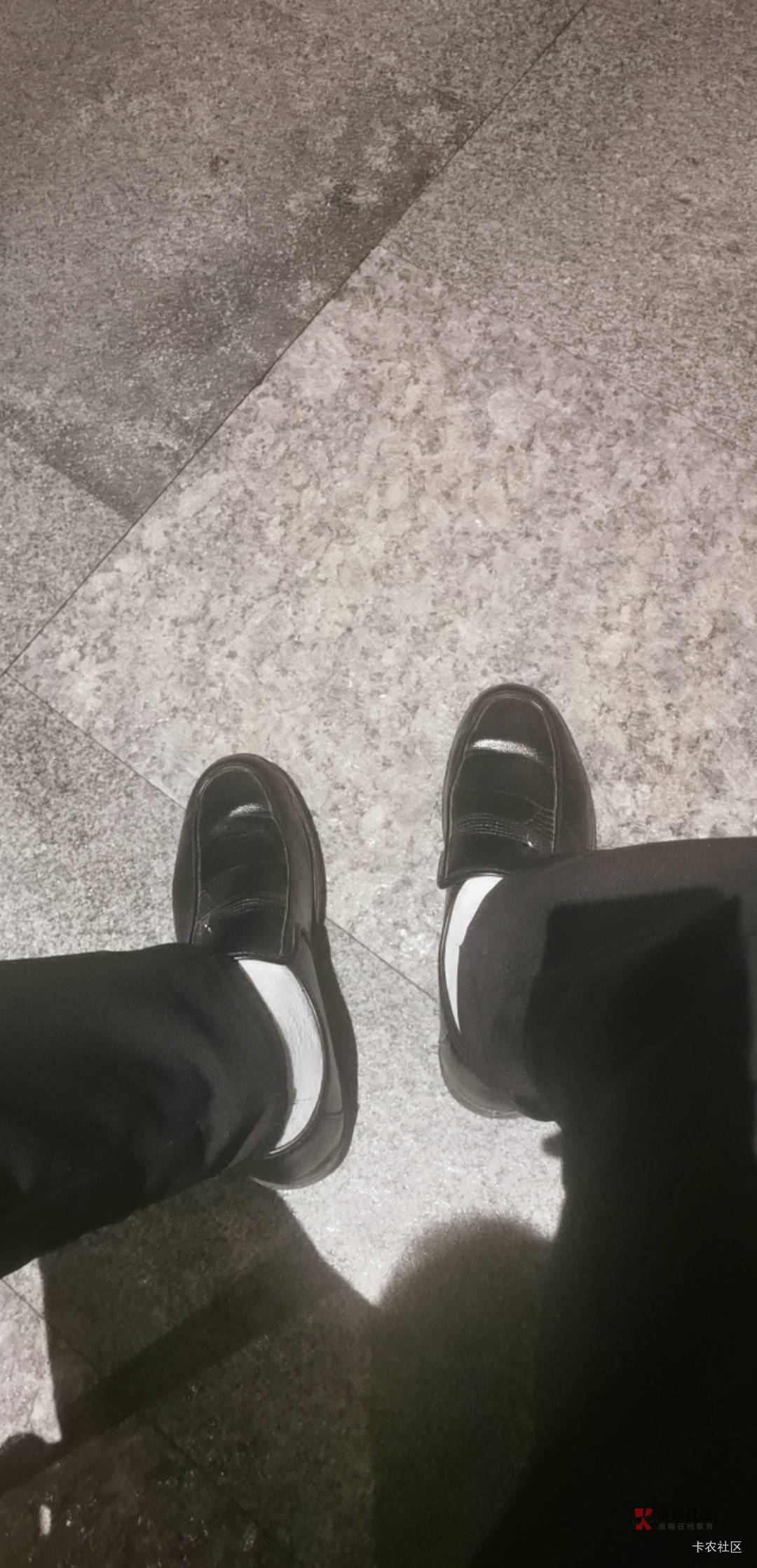  夜班保安第90天，广州这天气绝了，闷得很，湿度拉满


88 / 作者:桃园三坑刘阿满 / 