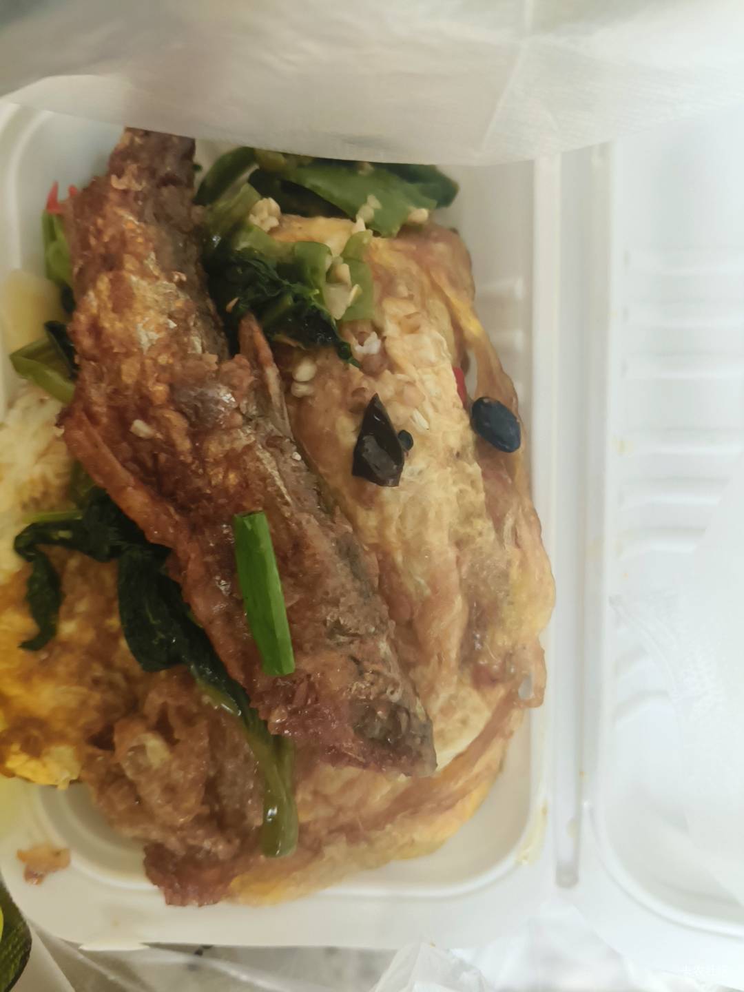 工地旁边挂比快餐，12块带饭带水，吃的饱饱的，

91 / 作者:我呢我呢手机 / 