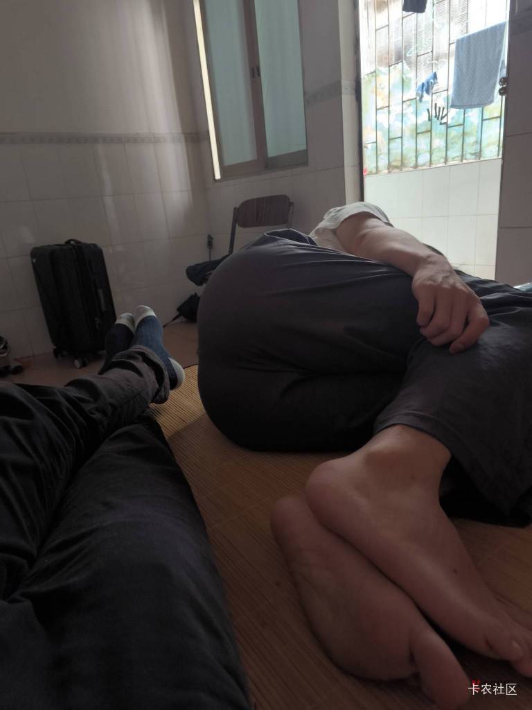房租15号要交的，现在房东还没发单子来催

24 / 作者:桃园三坑刘阿满 / 