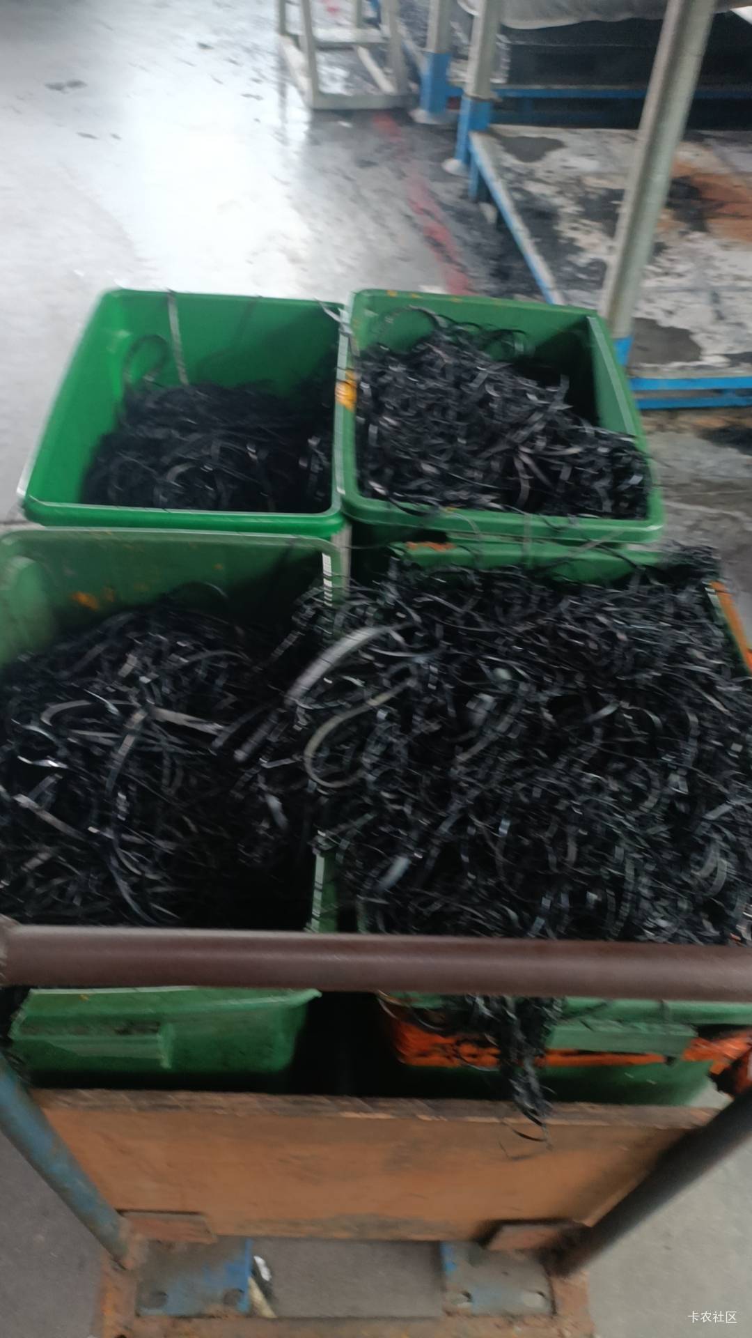 大战黑厂第八天，做到嘿一样，抽根烟都被D。想跑路又没钱。

34 / 作者:撸毛老哥 / 