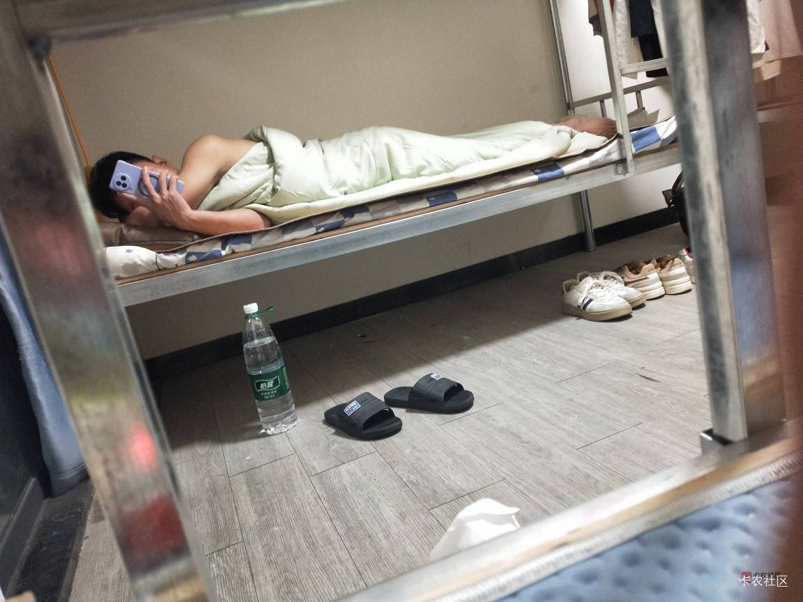 厂里宿舍空调每天7点准时拉闸，开16℃要盖被子，早上准时热醒每个月水电费500-600，576 / 作者:朱铁胆 / 