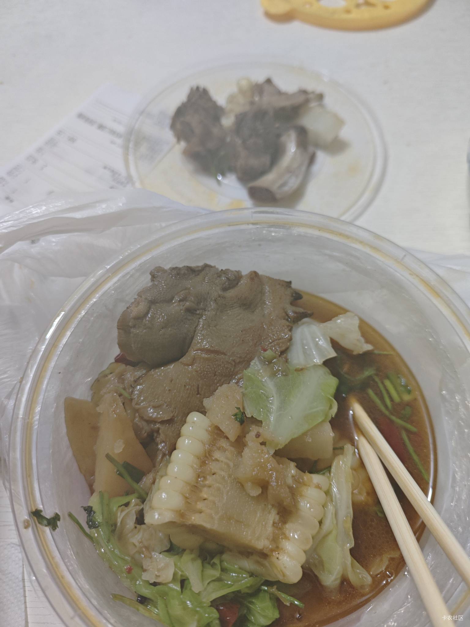 好家伙，果然便宜吃不了好的，全是边角料，我就纳了闷了，黄焖鸡里怎么全是鸭肉呢，除82 / 作者:撸口狂魔1996 / 