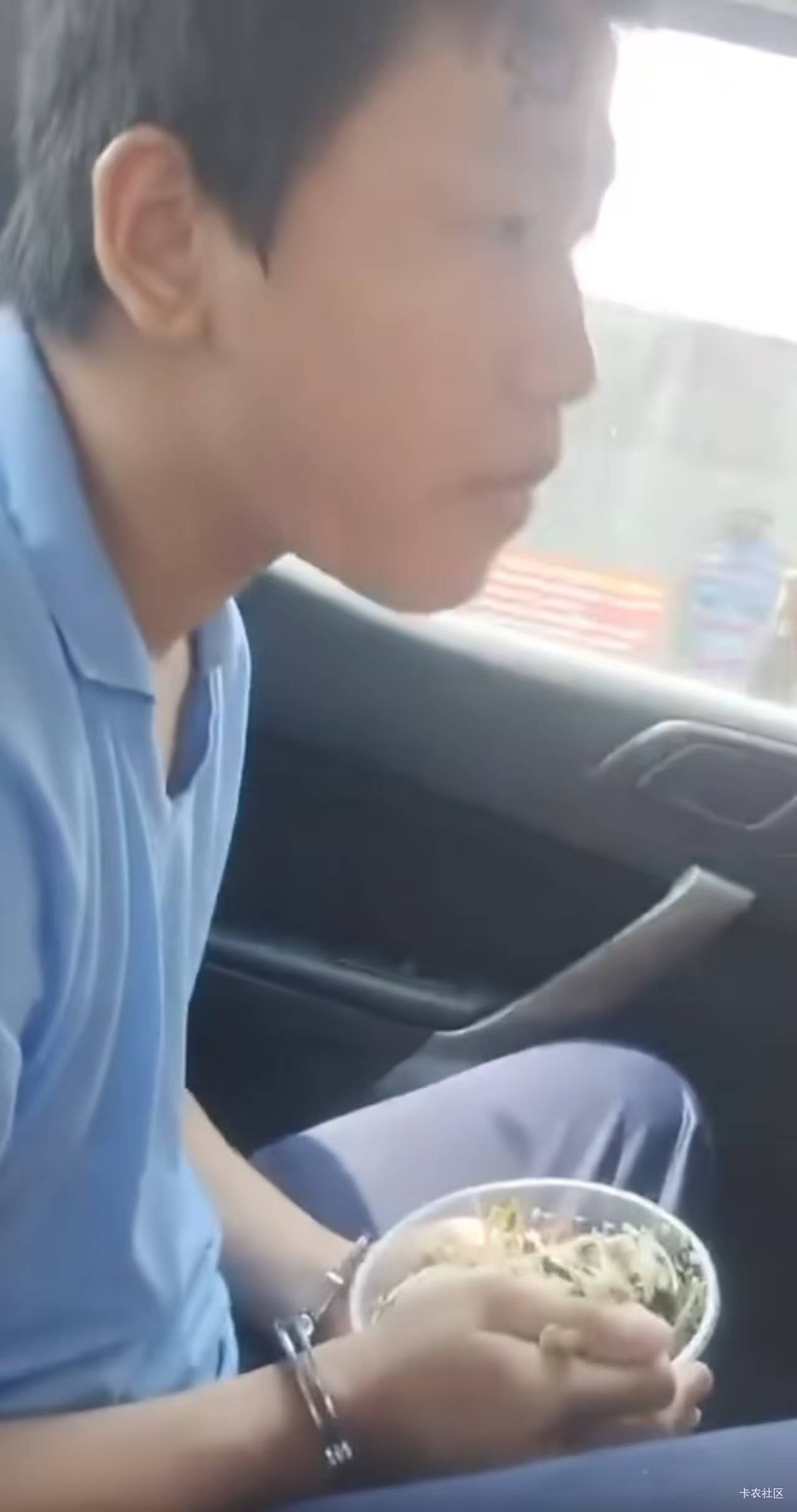 老哥们，终于蹭上饭了，


73 / 作者:心若沉浮则浅笑 / 