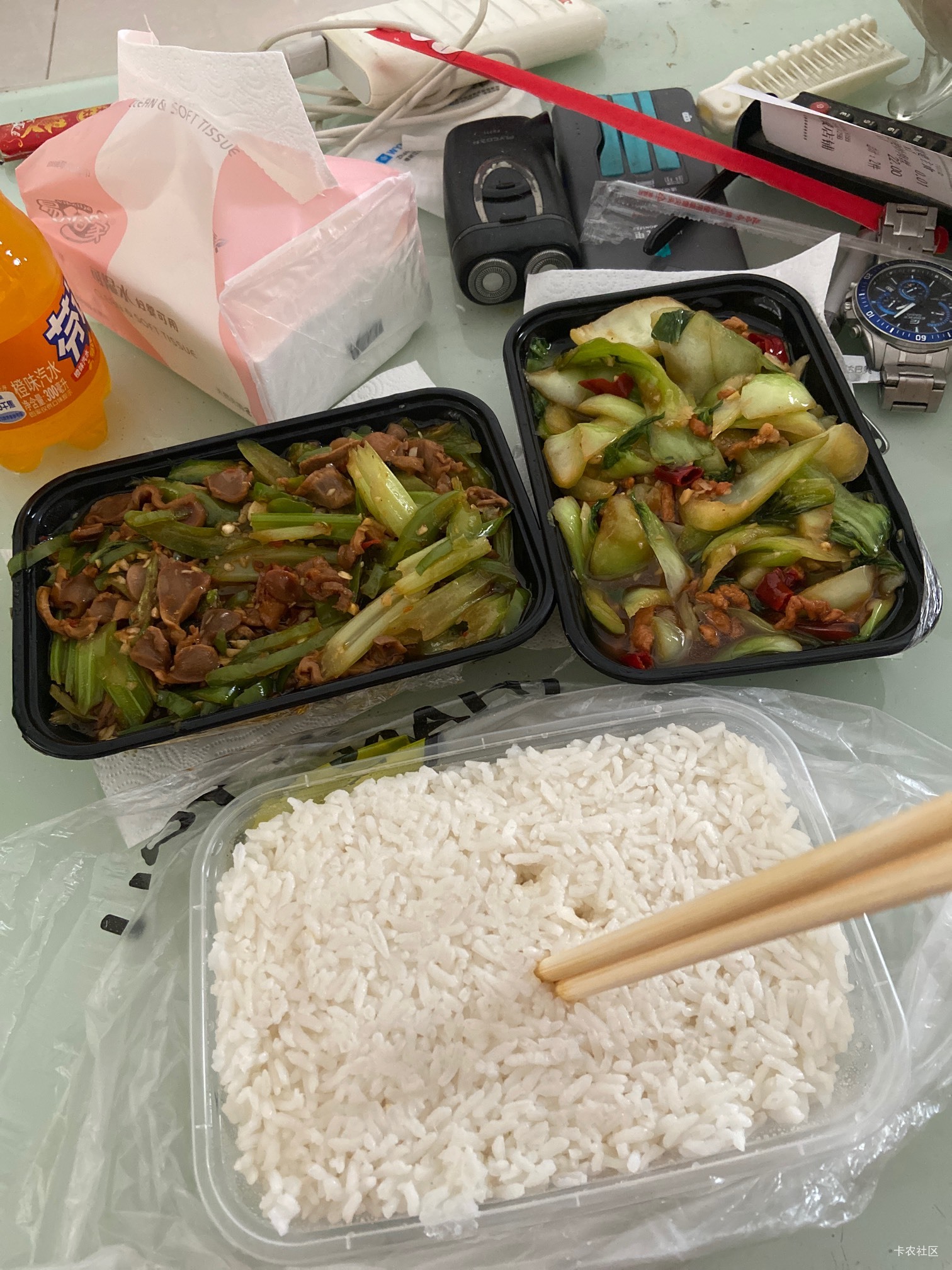 两菜两饭加饮料加起来没超过1毛，外卖大战开启大挂壁时代

30 / 作者:我默默不说话呢 / 