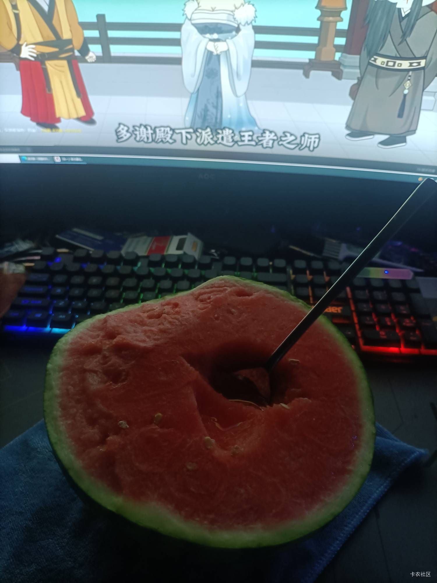 刚吃了一口，才想起来，应该让老哥们先吃。

72 / 作者:一天两顿拼好饭 / 