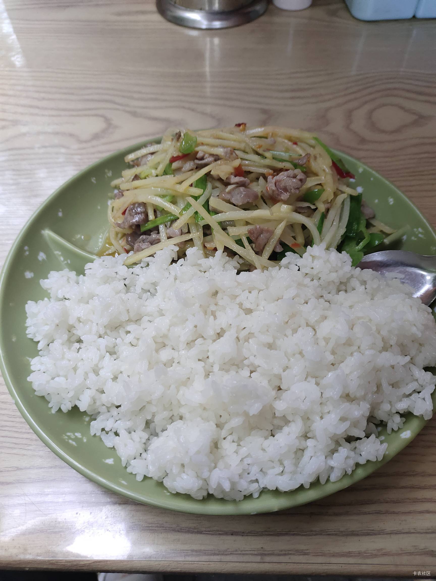 四年前在这家店吃了两个月，每天米线和盖饭，现在又回来了，不知道老板认出我没，还是76 / 作者:菲菲飞呀飞 / 