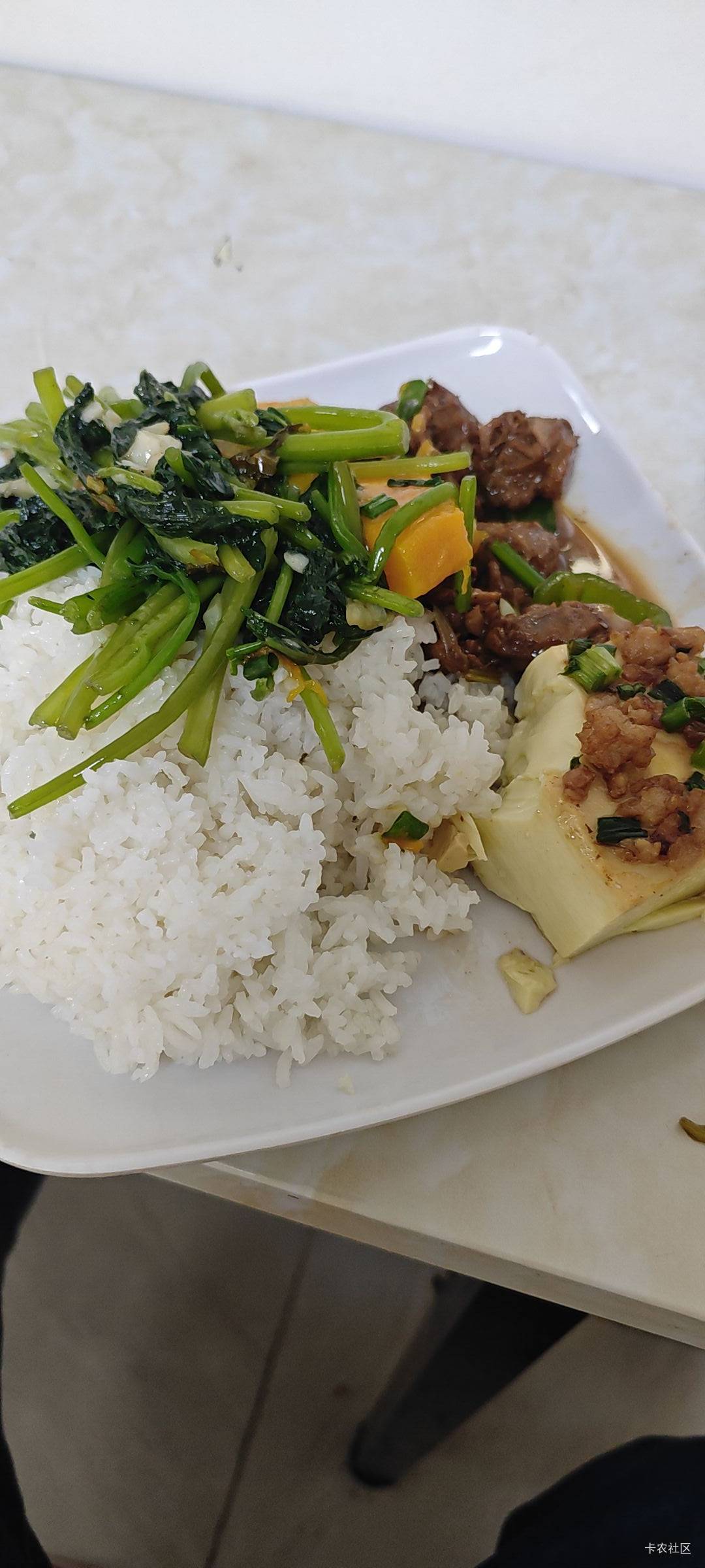 九点刚吃，现在又吃

74 / 作者:卡农豆包 / 
