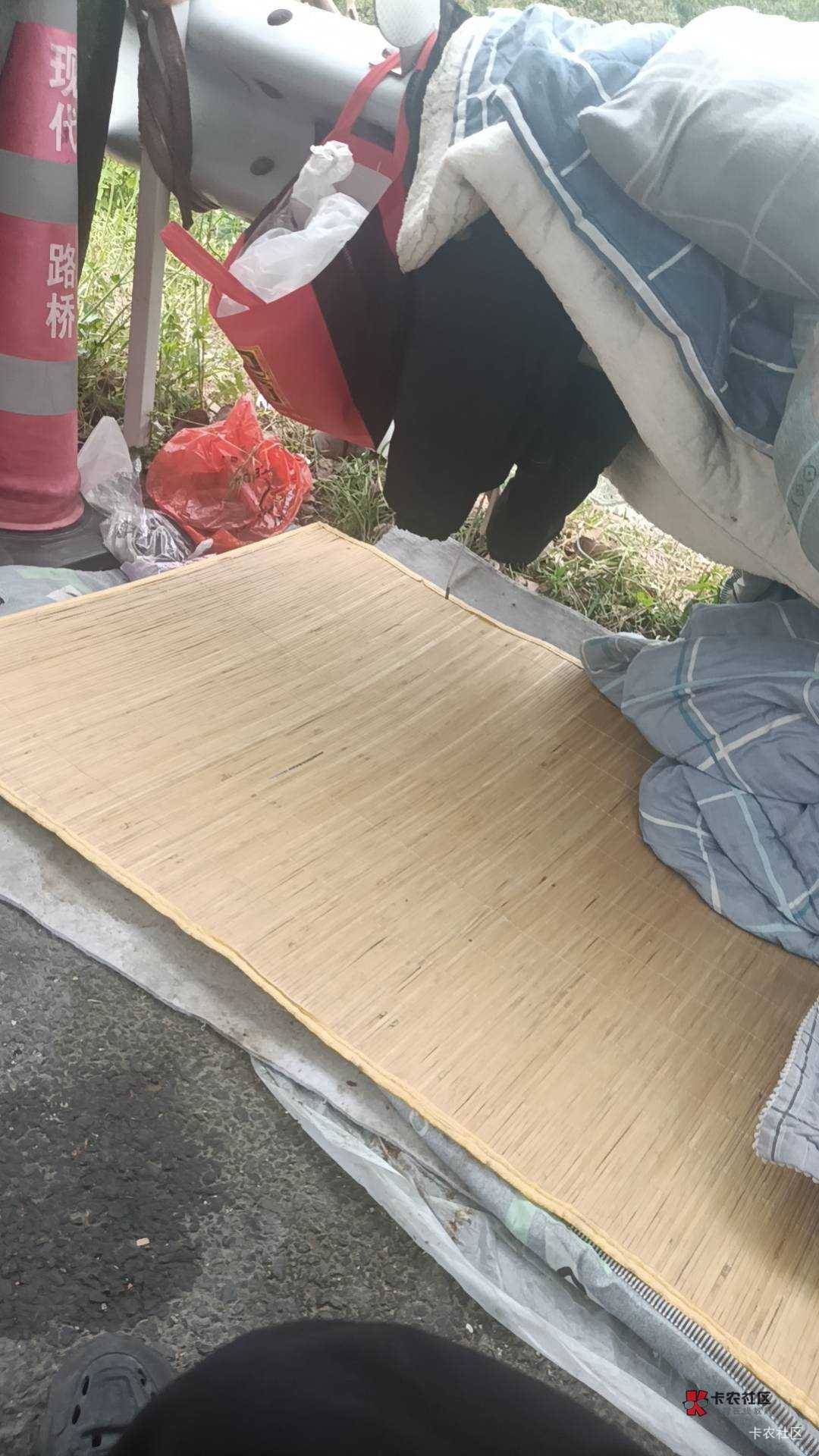 有没有老哥们抽竹筒水烟丝？

41 / 作者:朱铁胆 / 