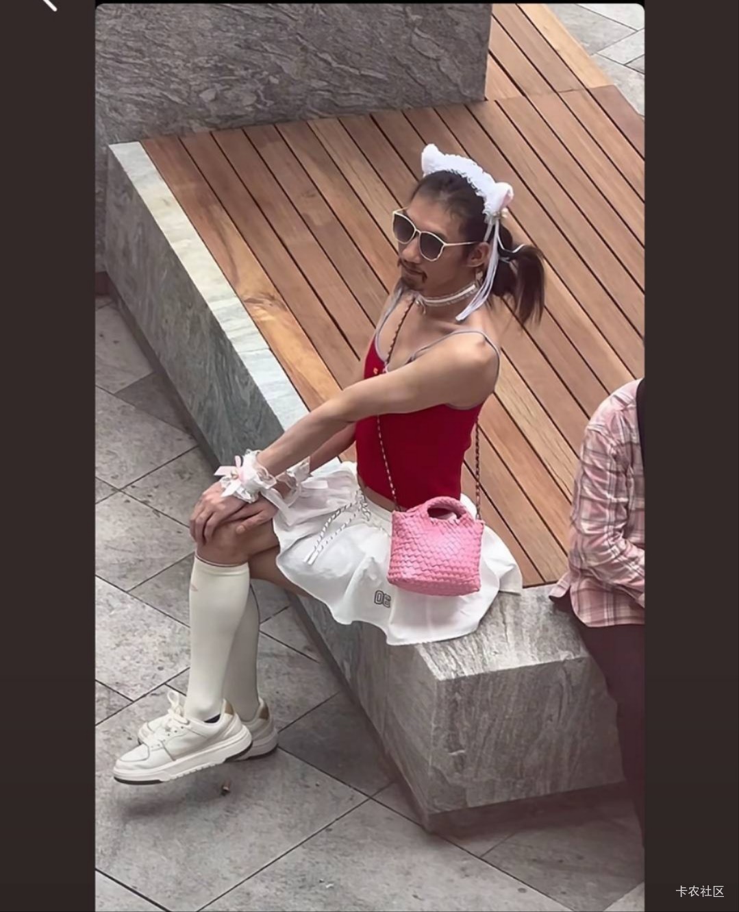 怎么没看到涛哥出来喷老哥呢？也没看到他炫耀？是不是献爱心献昏了？

3 / 作者:李二拐 / 