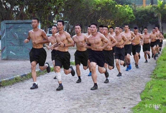 为什么伪装军人这么容易勾搭大龄离婚女

5 / 作者:小酒不醉 / 