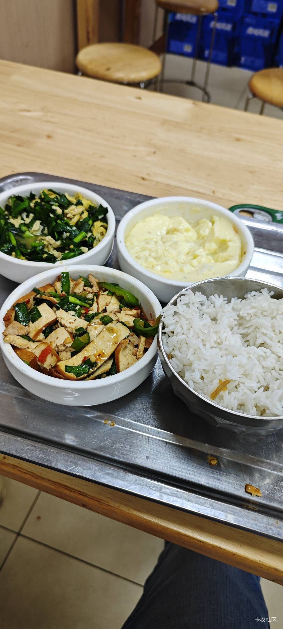 在东莞终于找到一家像样点的快餐了

37 / 作者:卡农豆包 / 