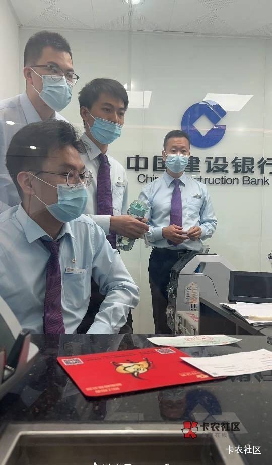 下午睡了一觉 成功避过了老哥们人人七八千 刚醒毫无感觉 看到老哥们说美团人人几十张188 / 作者:是纣王啊 / 