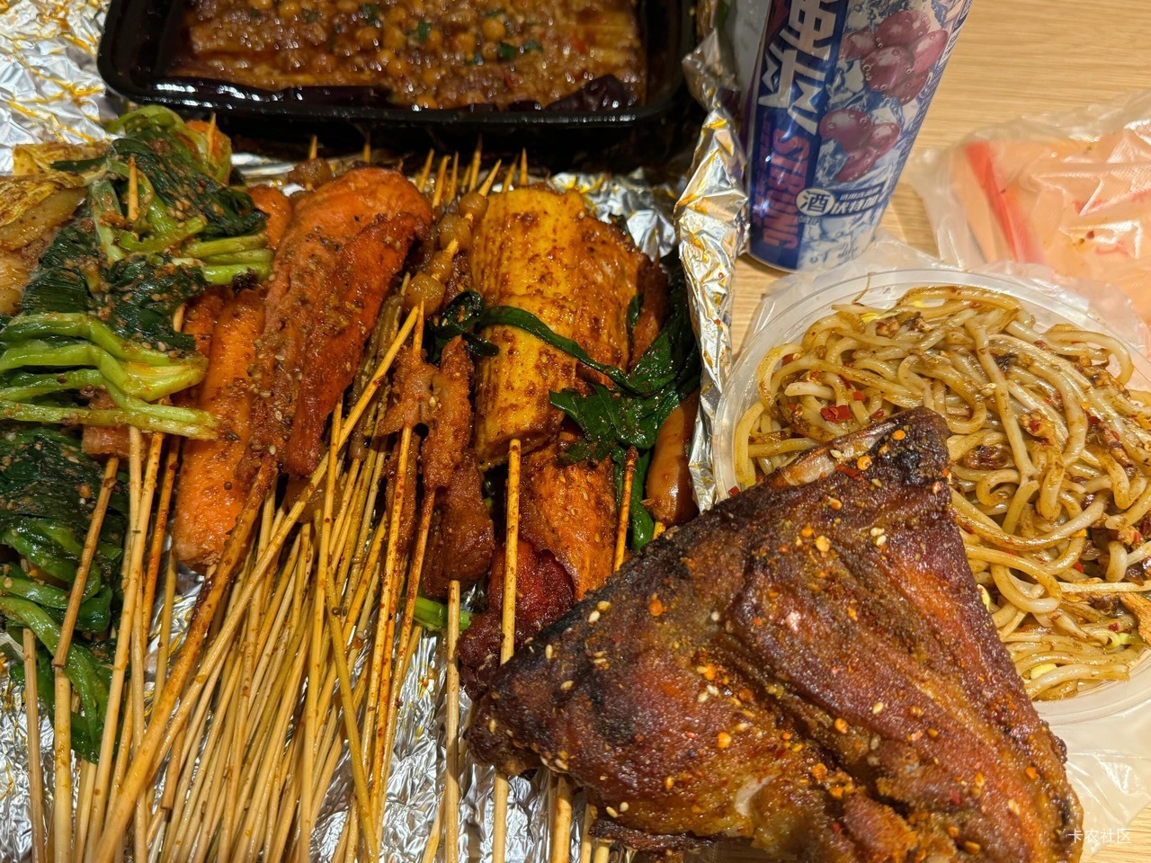 这些花了不到20，晚上加夜宵就位，吃饱喝足准备过年了老哥们


37 / 作者:卡农从不缺人才 / 