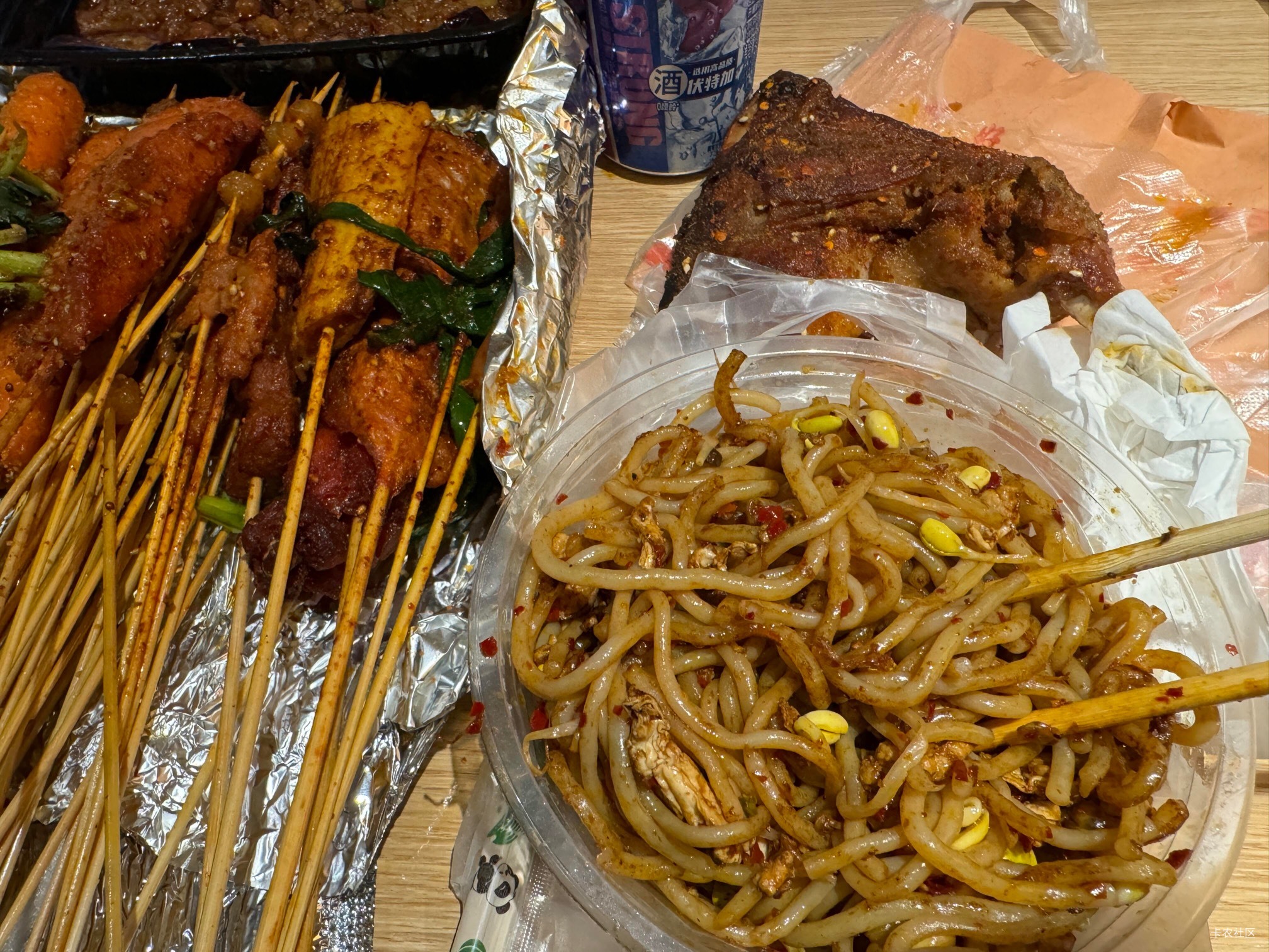 这些花了不到20，晚上加夜宵就位，吃饱喝足准备过年了老哥们


13 / 作者:卡农从不缺人才 / 