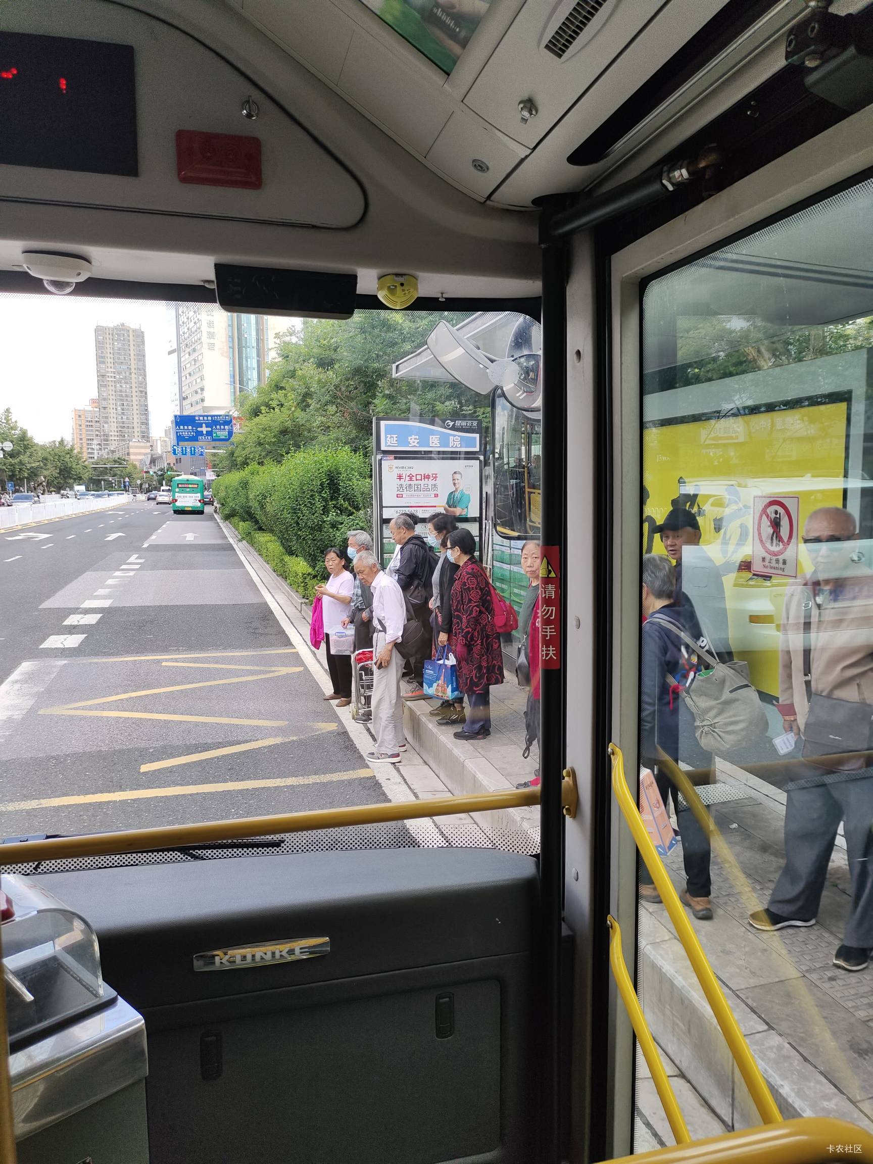 震惊，一个站连续上了20几个爱心卡，就我一个人花钱，虽然我也只花了一分


83 / 作者:菲菲飞呀飞 / 